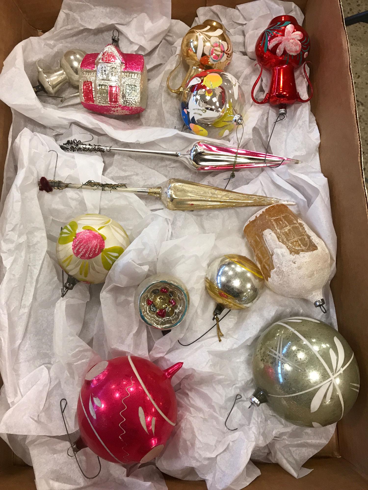 BOX LOT VINTAGE GLASS ORNAMENTS INCLUDING 3.5" RED VASE (1 of 1)