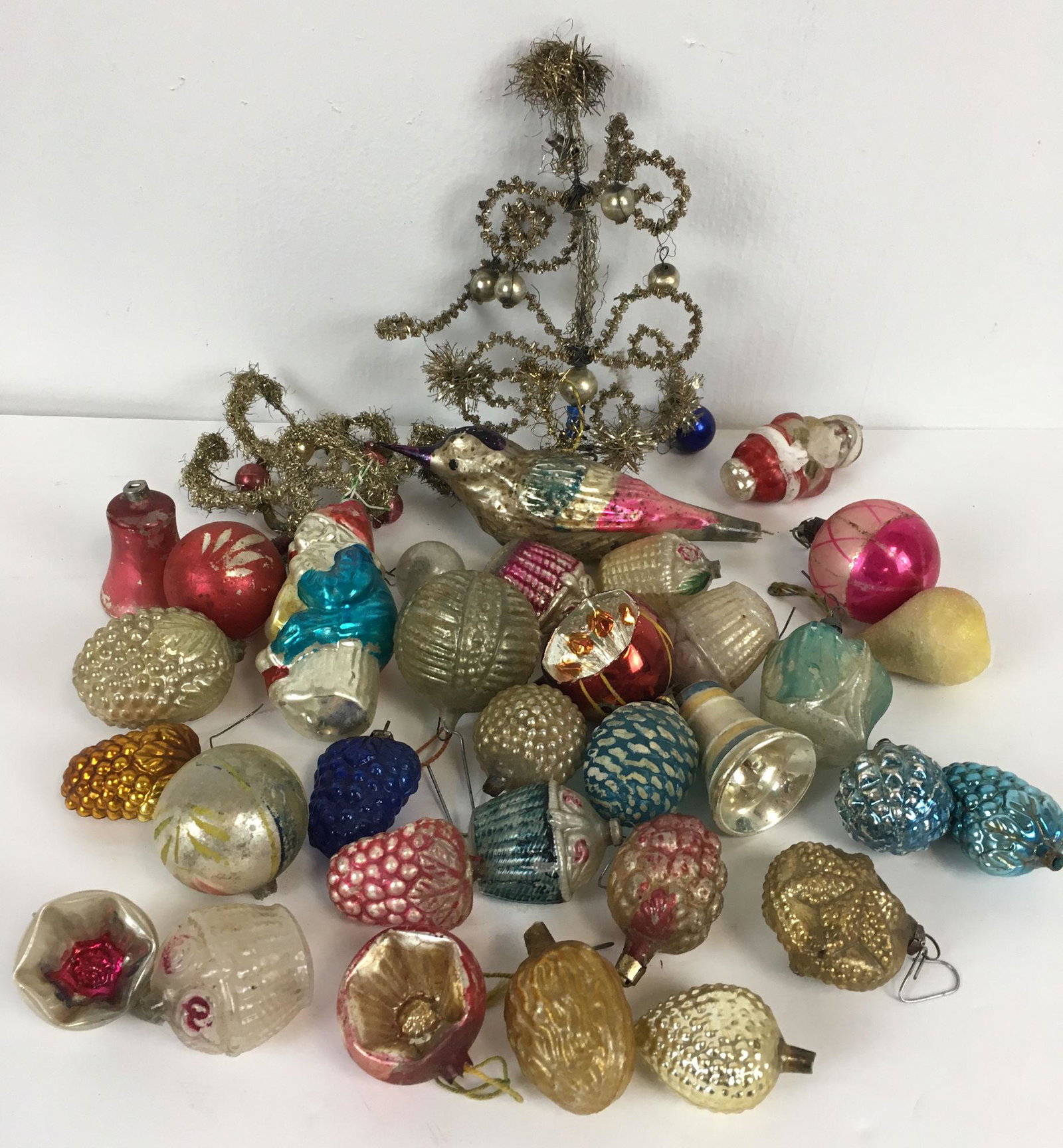 BOX LOT VINTAGE GLASS ORNAMENTS INCLUDING CLOWN: BOX LOT VINTAGE GLASS ORNAMENTS INCLUDING CLOWN
