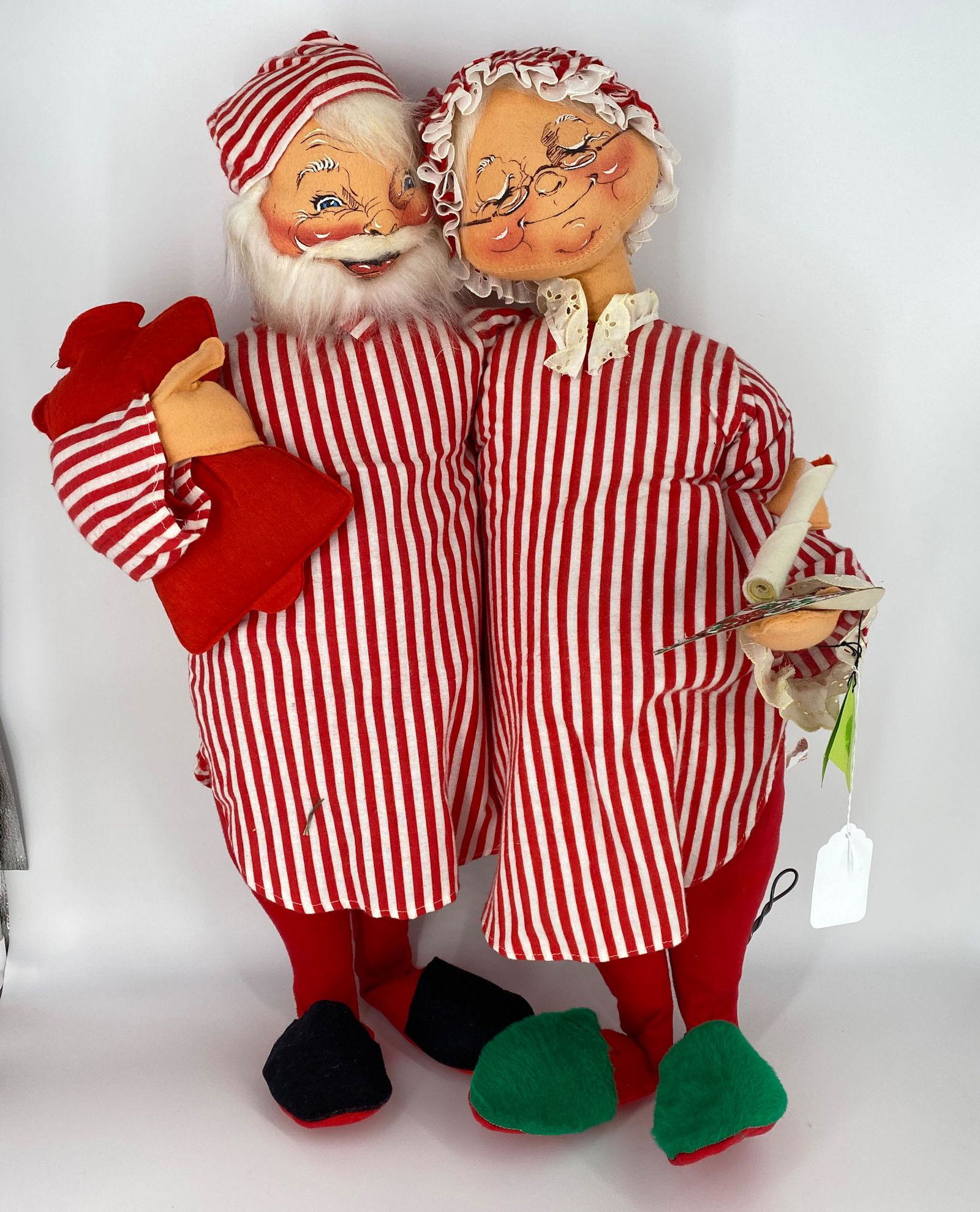ANNALEE DOLLS MR. & MRS. CLAUSE, 29" TALL: ANNALEE DOLLS MR. & MRS. CLAUSE, 29" TALL