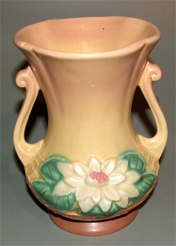 HULL WATERLILY VASE #L4-6 1/2"