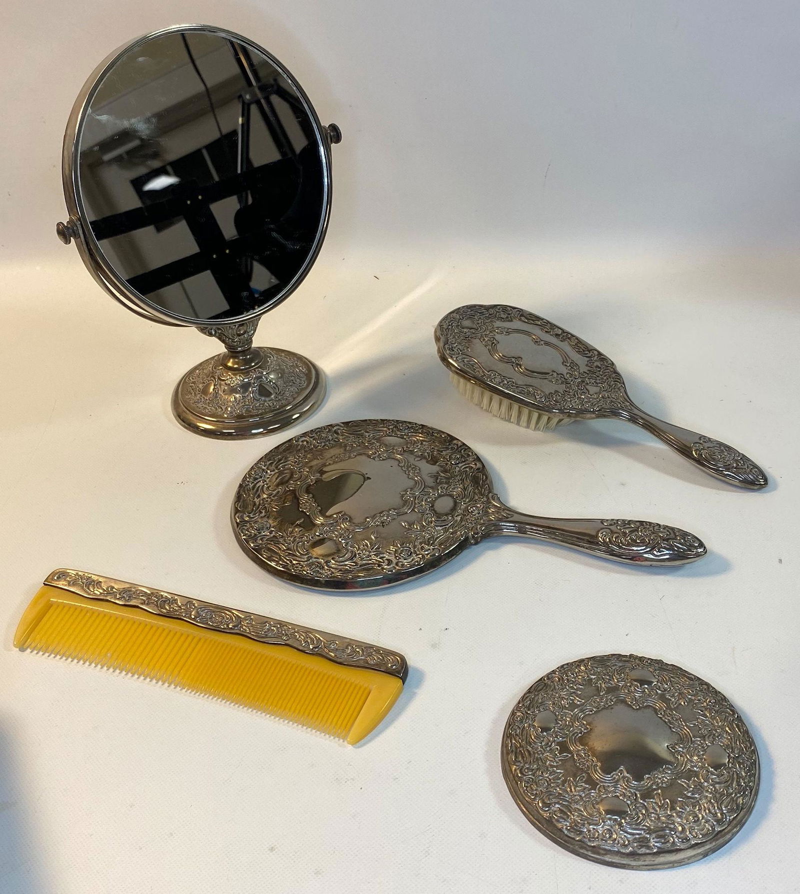 VINTAGE SILVER TONE METAL VANITY SET (1 of 9)