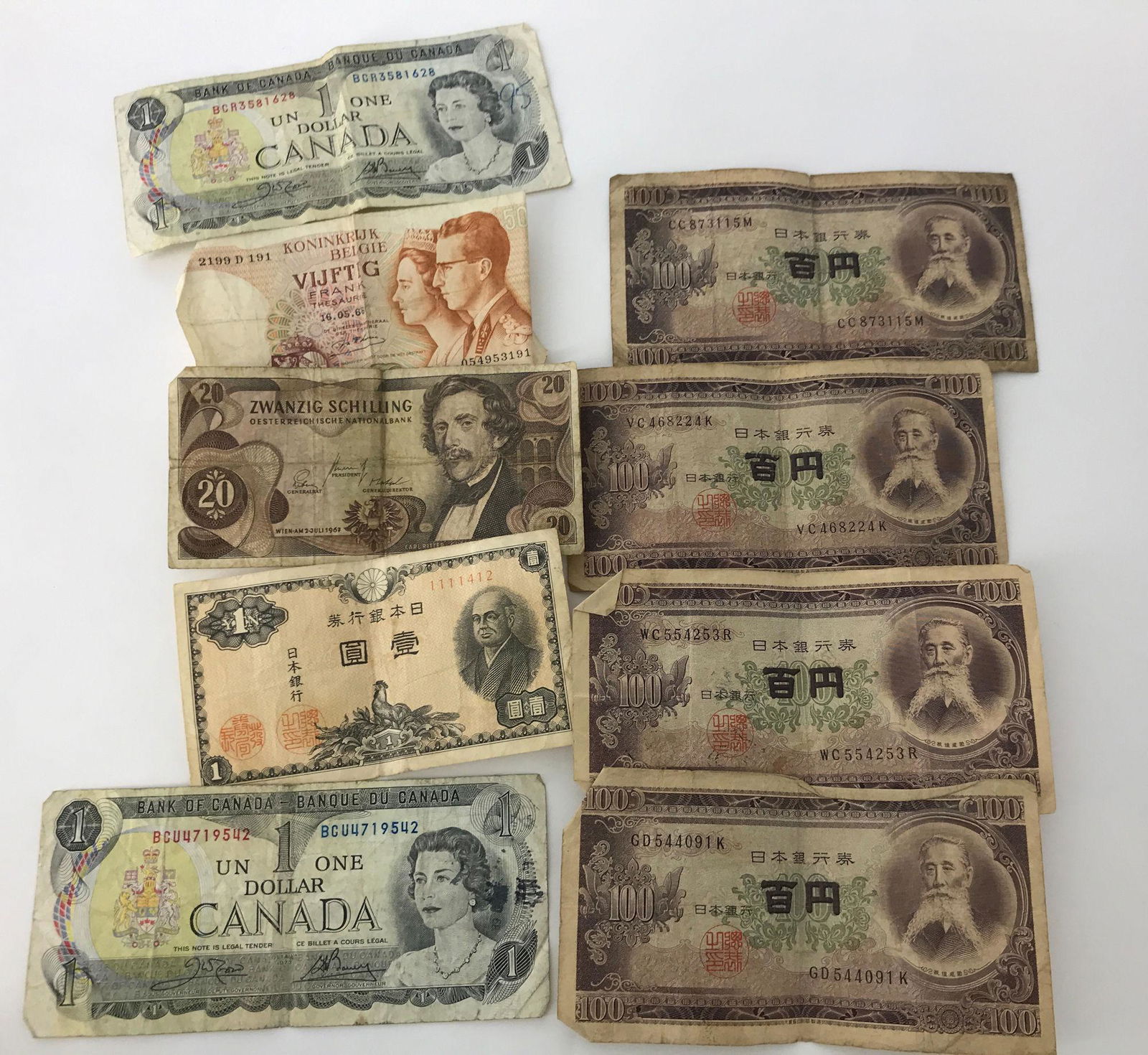 LOT OF CIRCULATED FOREIGN CURRENCY (1 of 4)