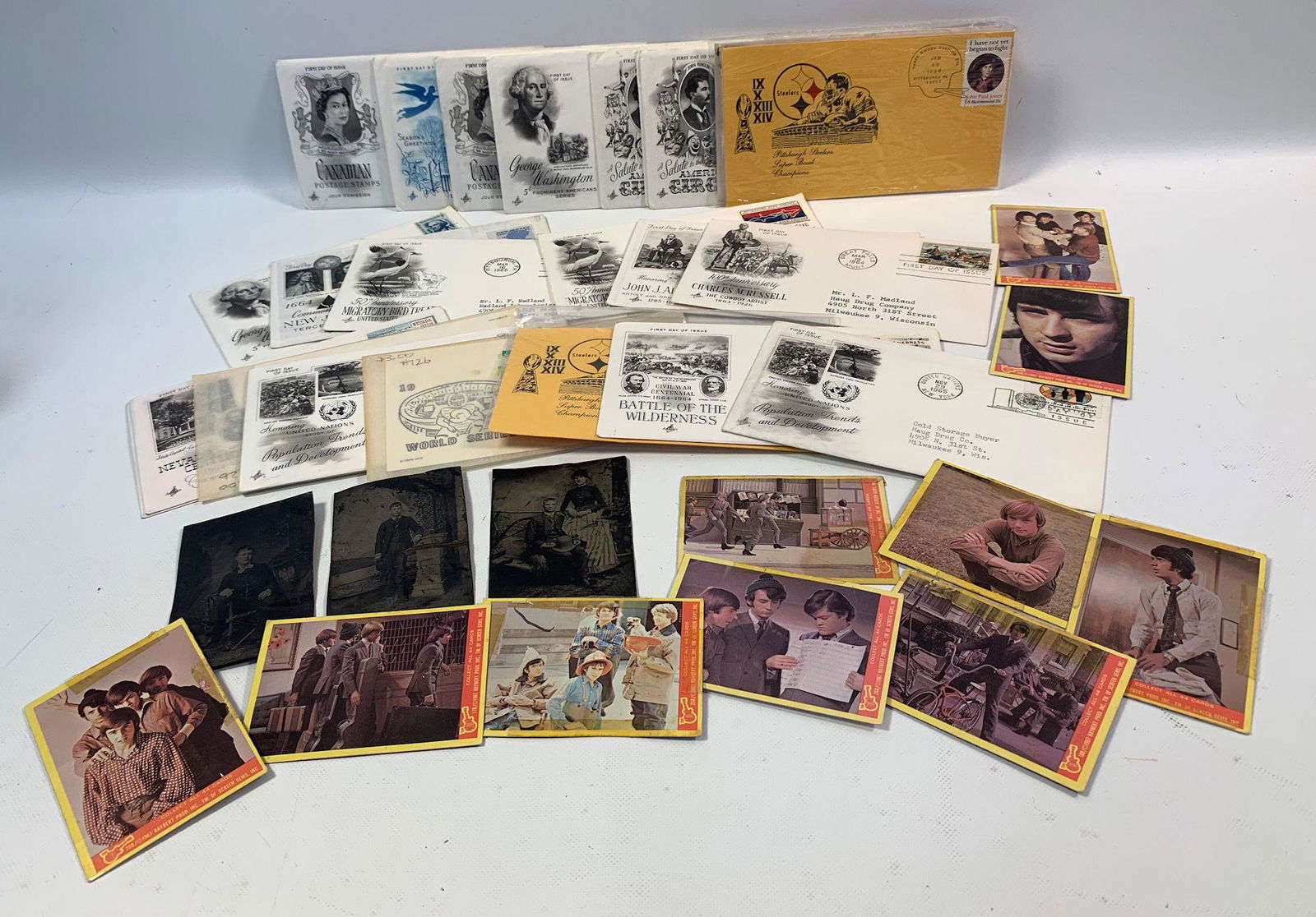 LOT OF ASSORTED EPHEMERA AND PHOTOGRAPHS (1 of 11)