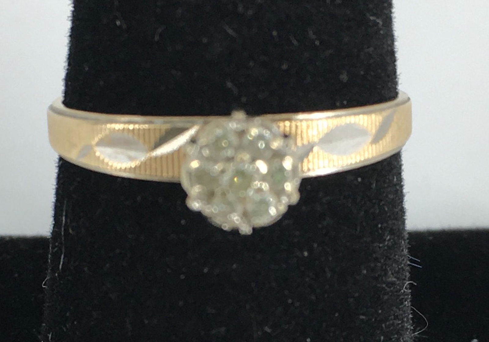 VINTAGE 14KT DUEL TONE RING DIAMOND CLUSTER RING (1 of 2)