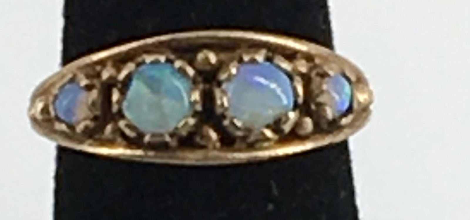 VINTAGE GOLD AND GEMSTONE RING (1 of 3)
