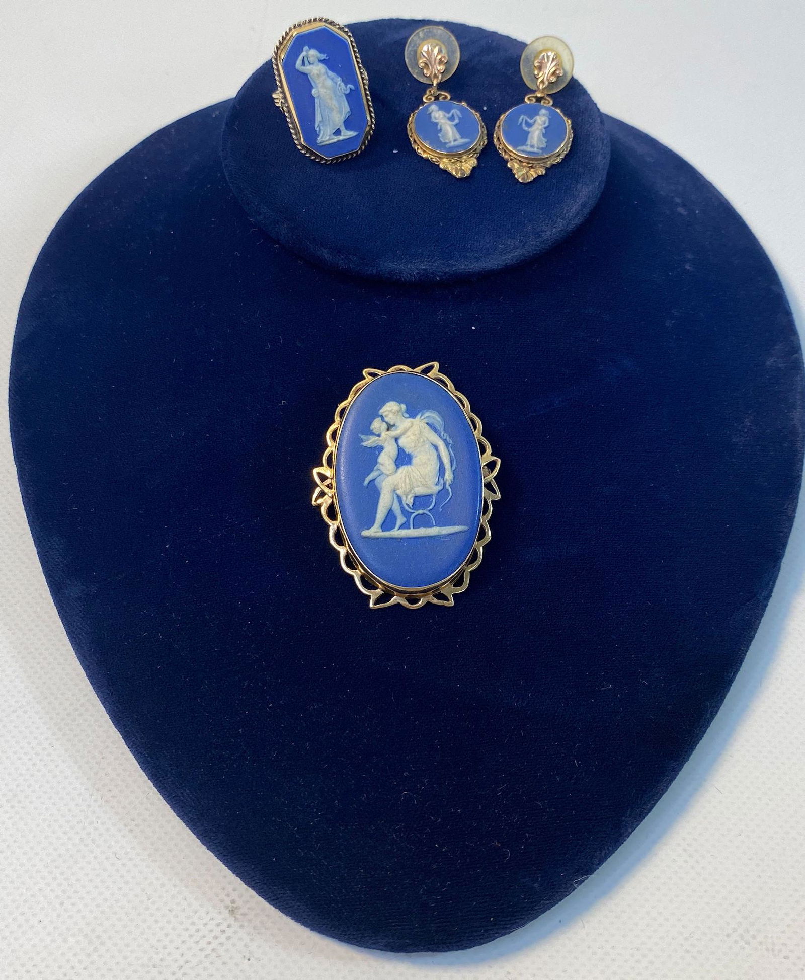 WEDGWOOD BLUE JASPERWARE 14KT YELLOW GOLD JEWELRY SET (1 of 12)
