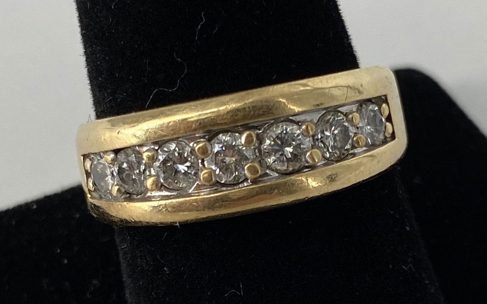 14KT YELLOW GOLD AND DIAMOND LINE RING ~ SIZE 10 (1 of 10)