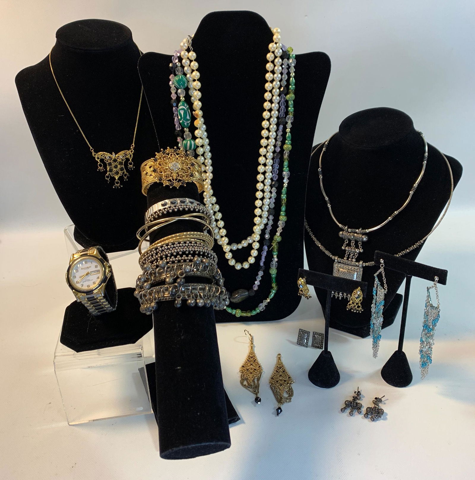 COSTUME AND FASHION ACCESSORIES (1 of 3)