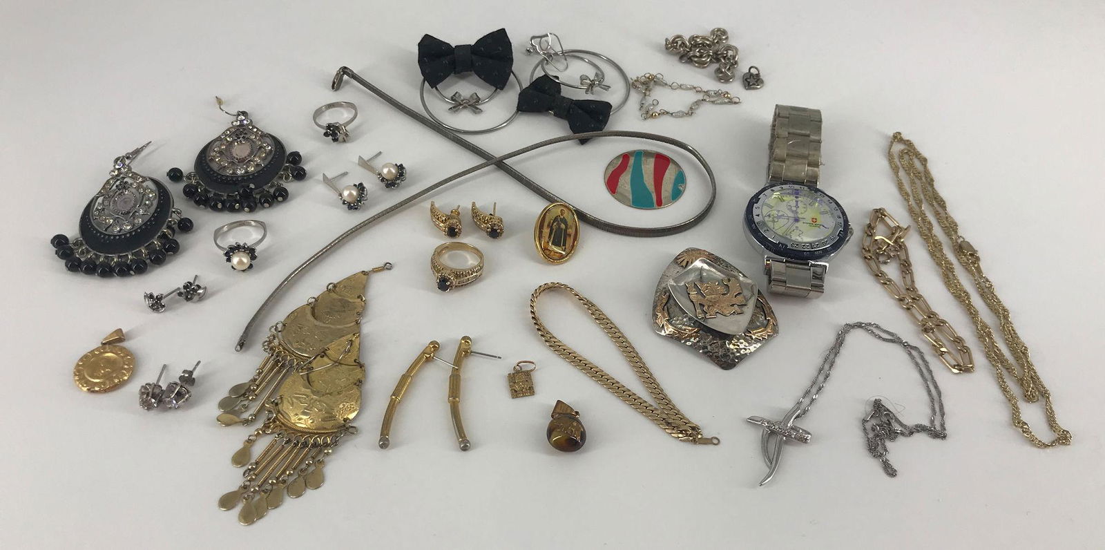 FASHION JEWELRY AND ACCESSORIES (1 of 12)