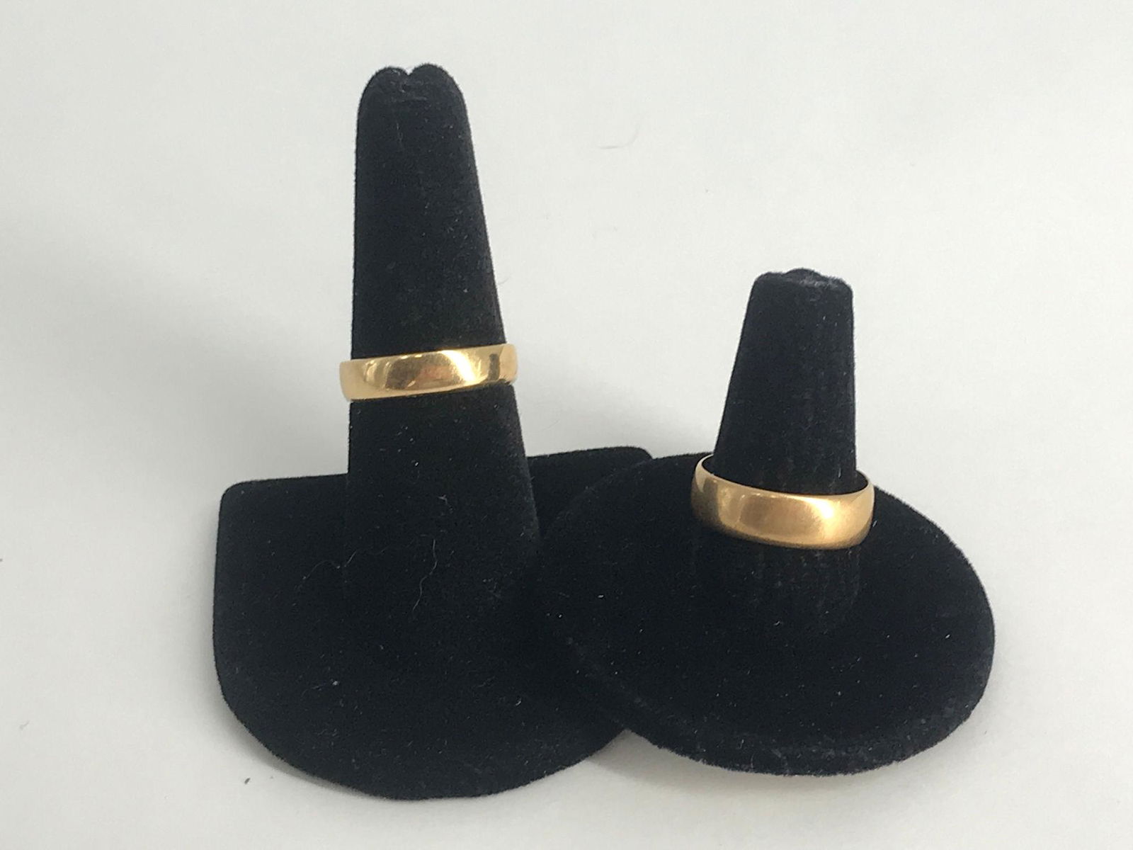 TWO VINTAGE 18KT GOLD WEDDING BANDS (1 of 5)