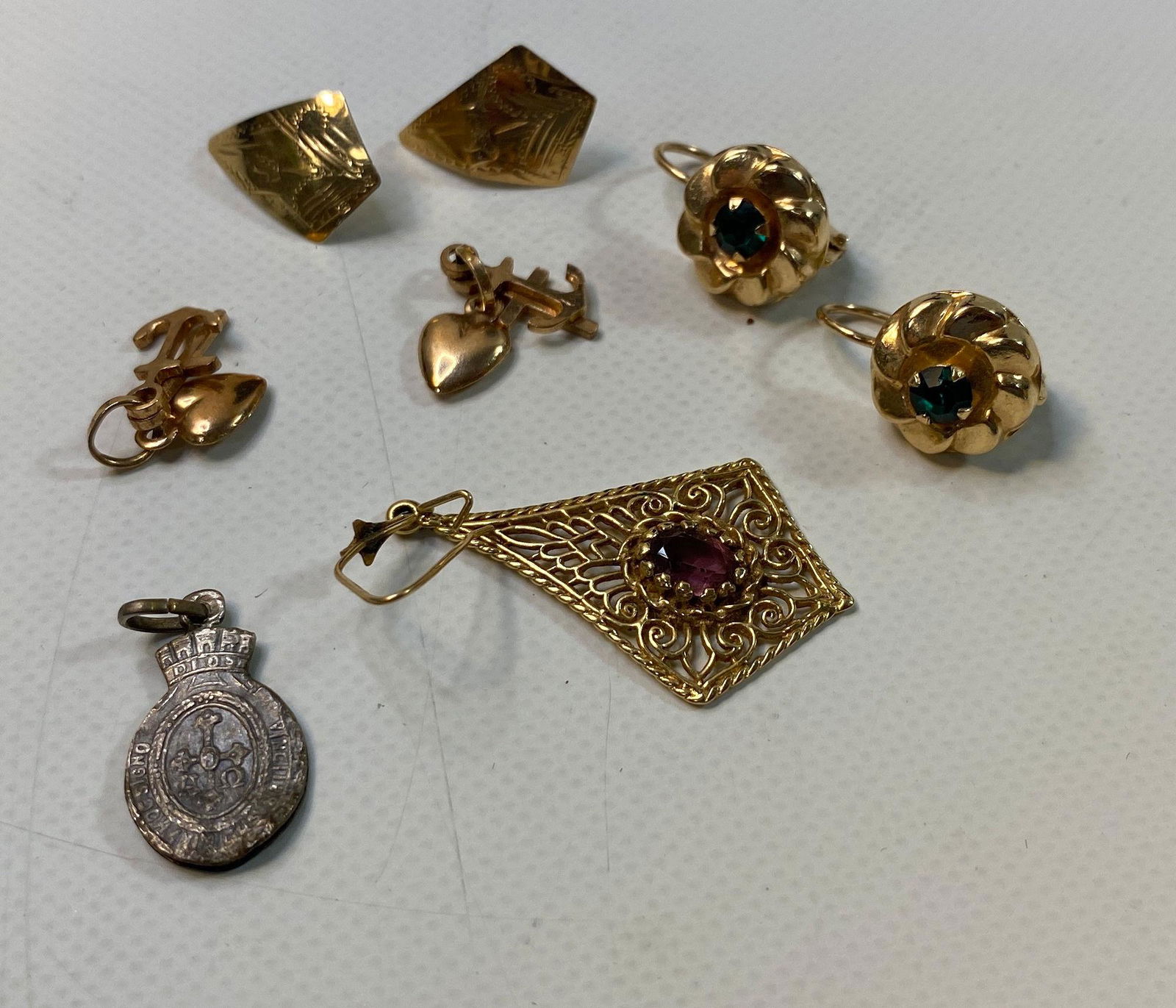 GOLD AND GOLD TONE ACCESSORIES (1 of 6)