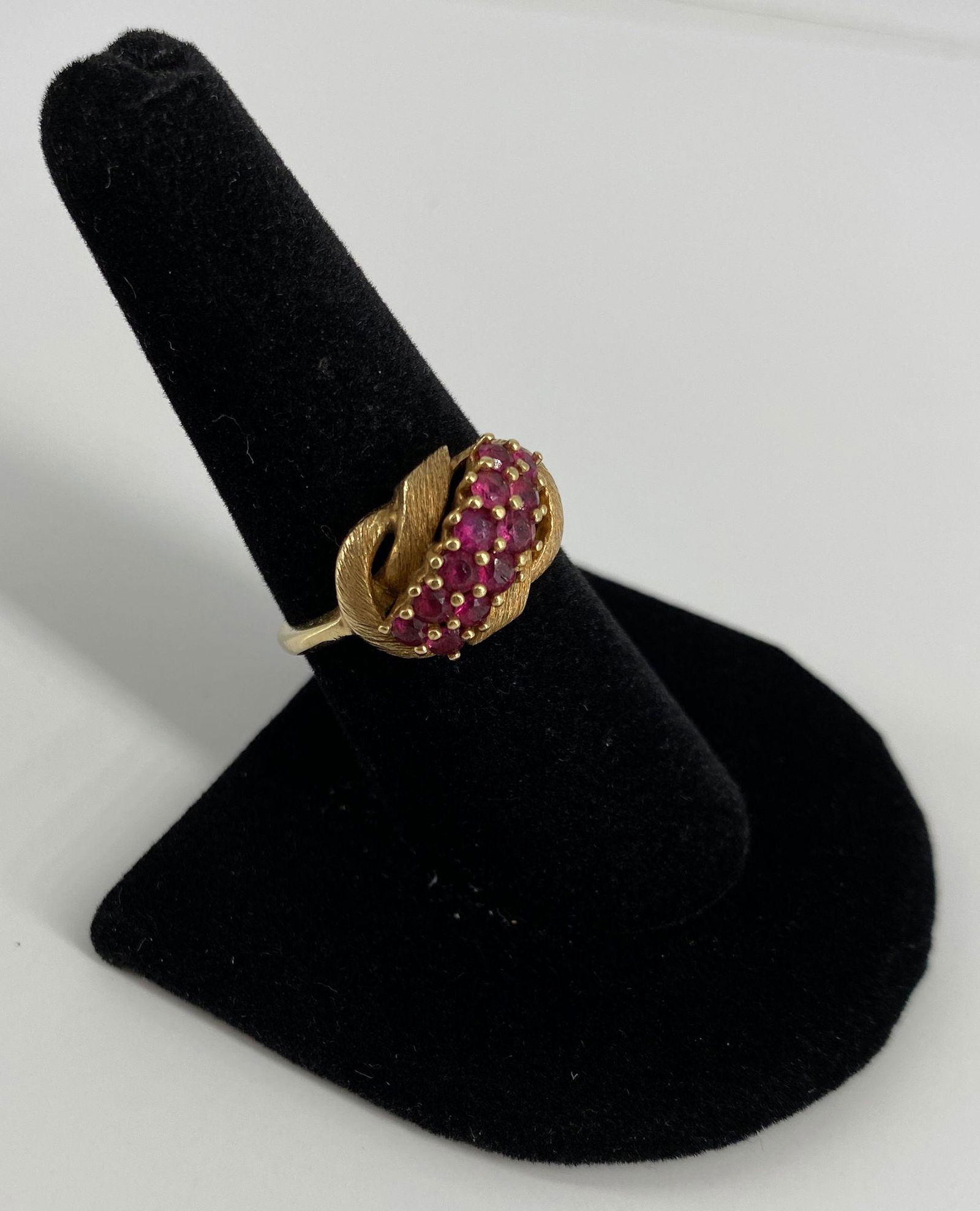 VINTAGE GOLD AND RUBY RING (1 of 9)