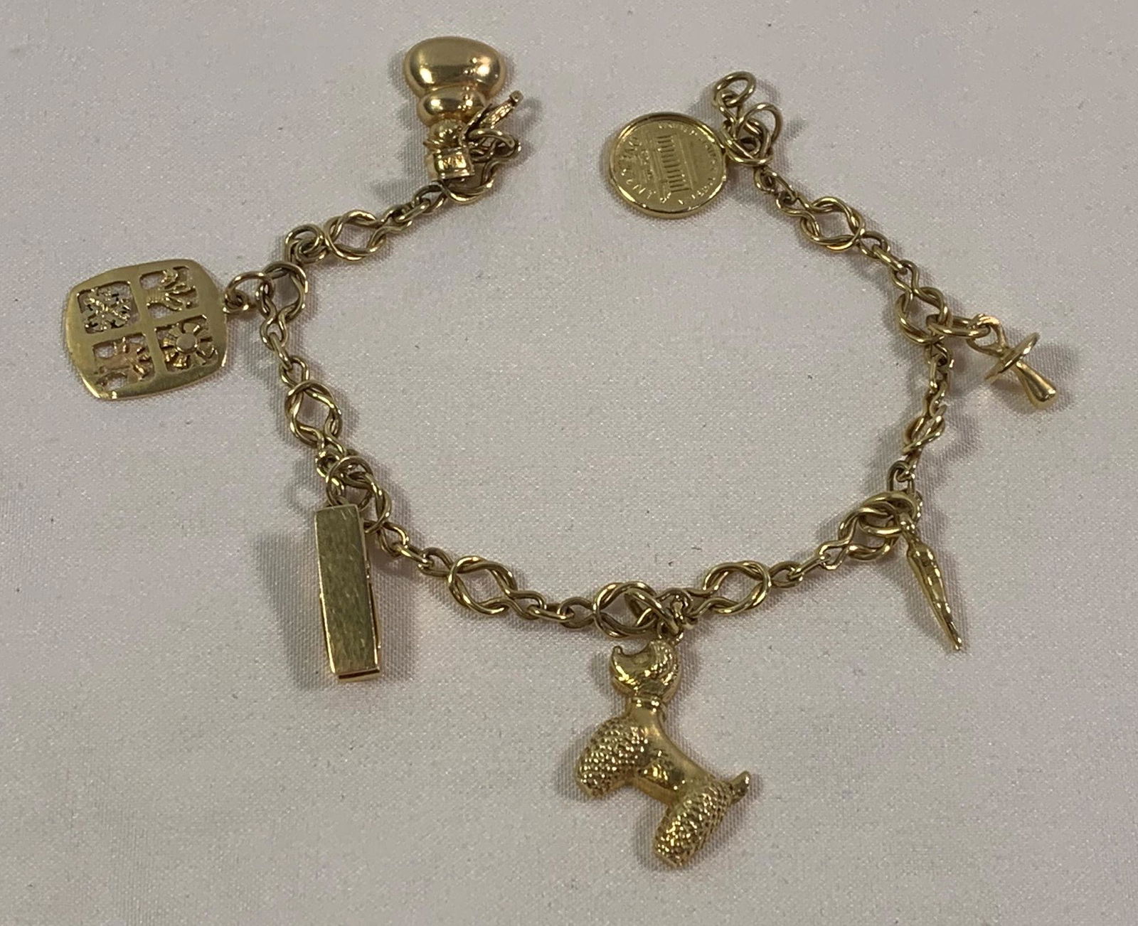 VINTAGE 14KT YELLOW GOLD CHARM BRACELET (1 of 4)