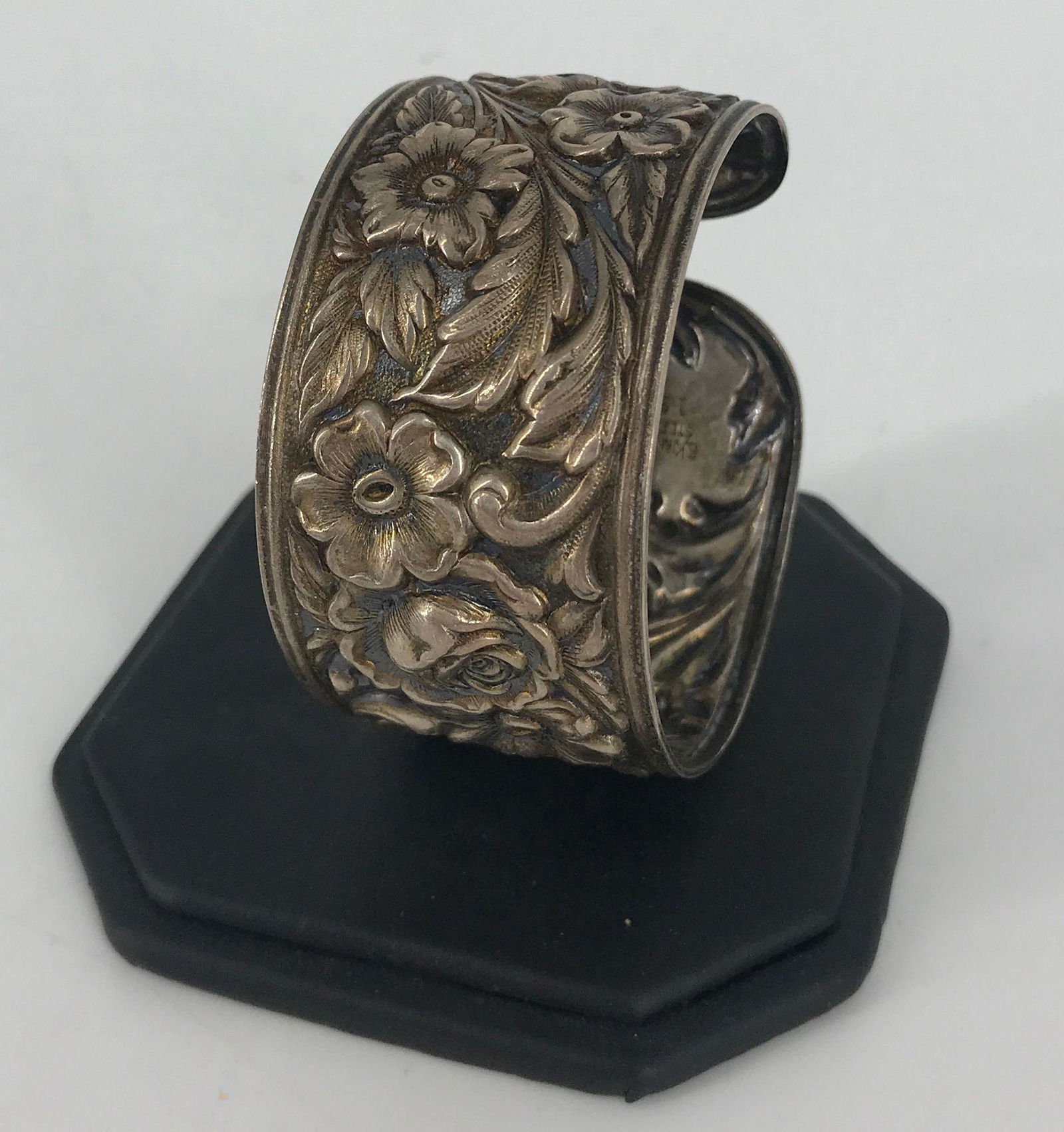 VINTAGE STERLING SILVER BRACELET (1 of 1)