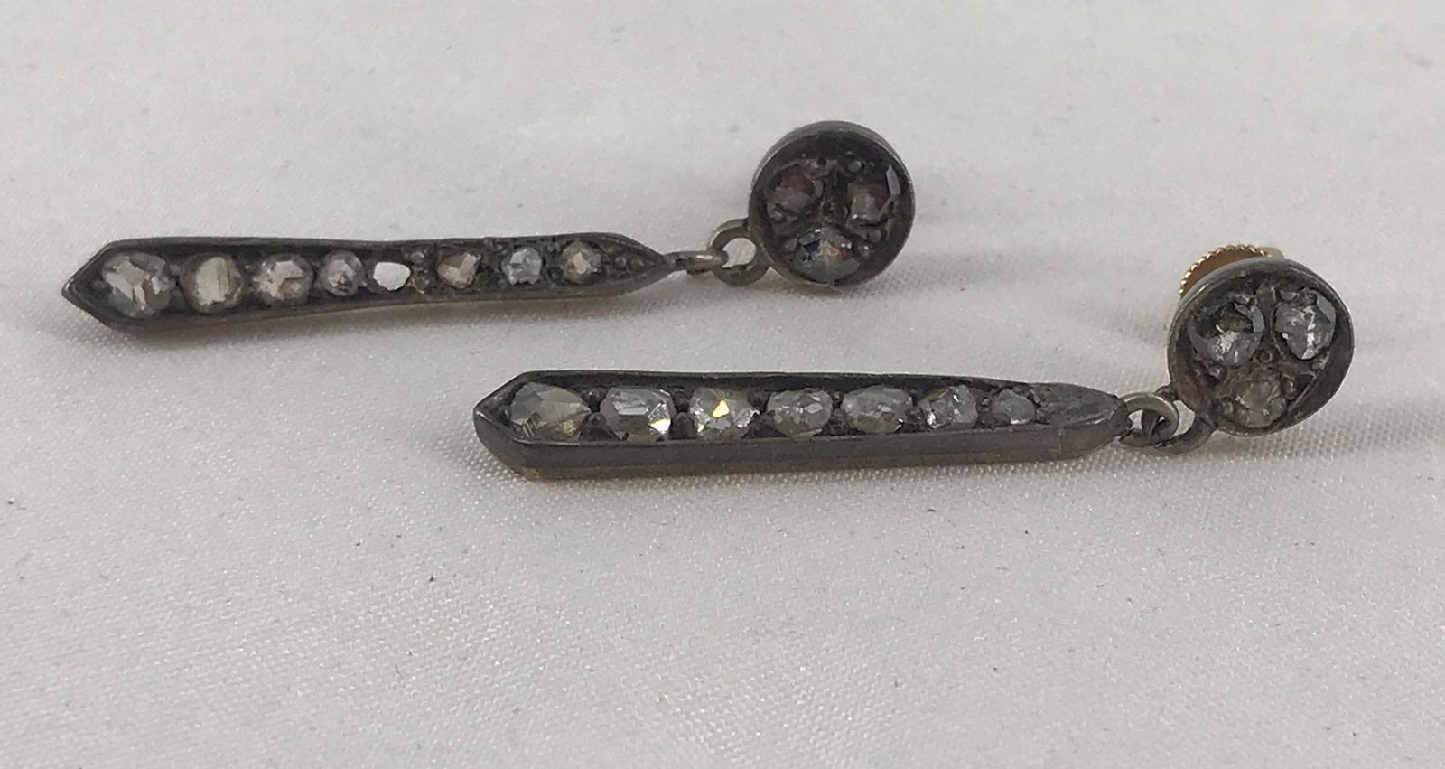 ANTIQUE DIAMOND EARRINGS MISSING STONE (1 of 3)
