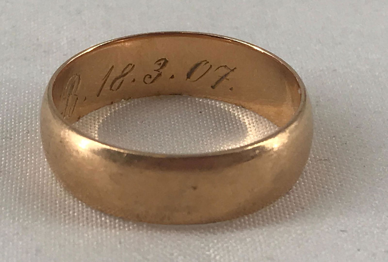 VINTAGE 18KT YELLOW GOLD STRAIGHT SHANK RING (1 of 2)