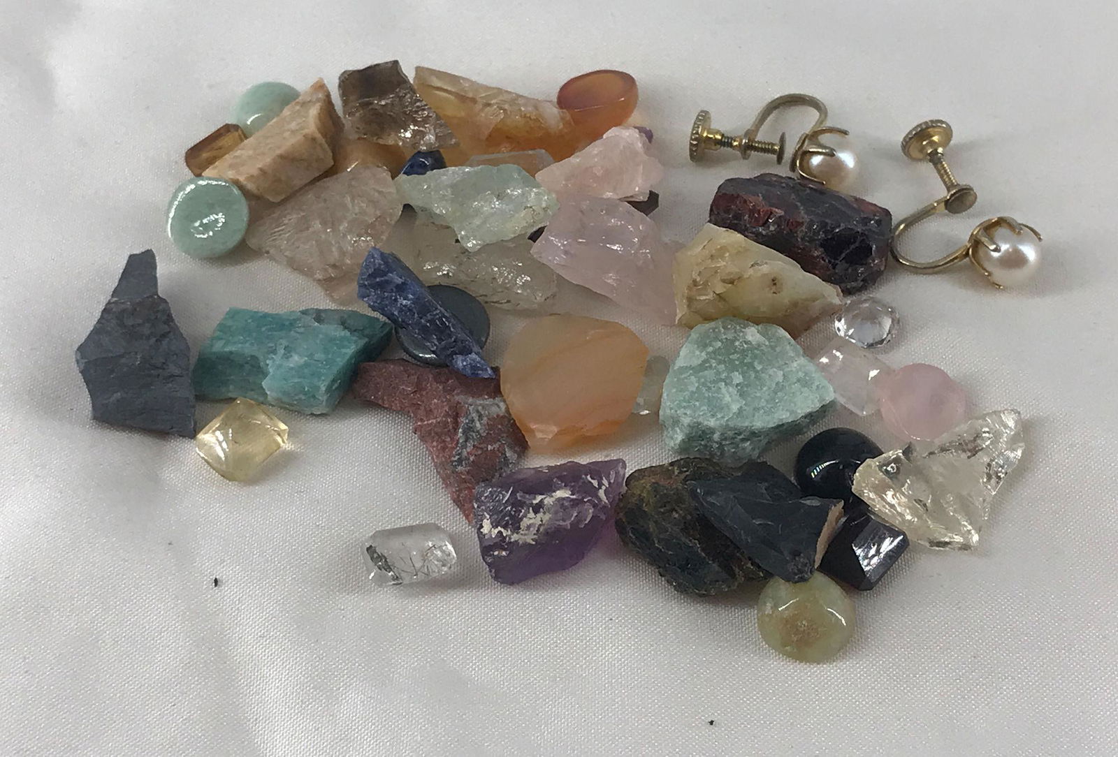 LOOSE GEMSTONES AND ACCESSORIES (1 of 5)