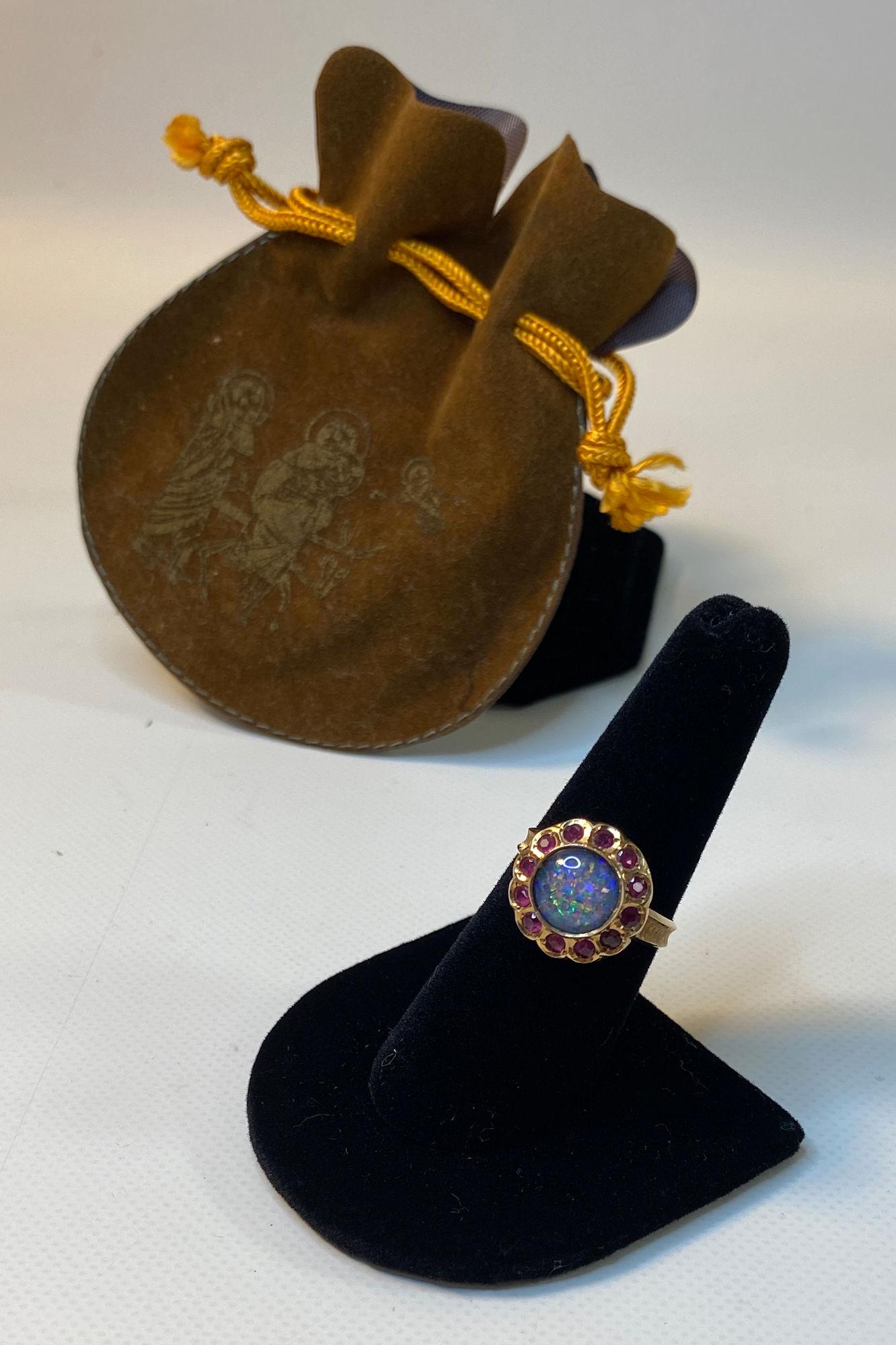 VINTAGE 18KT YELLOW GOLD AND OPAL RING (1 of 10)