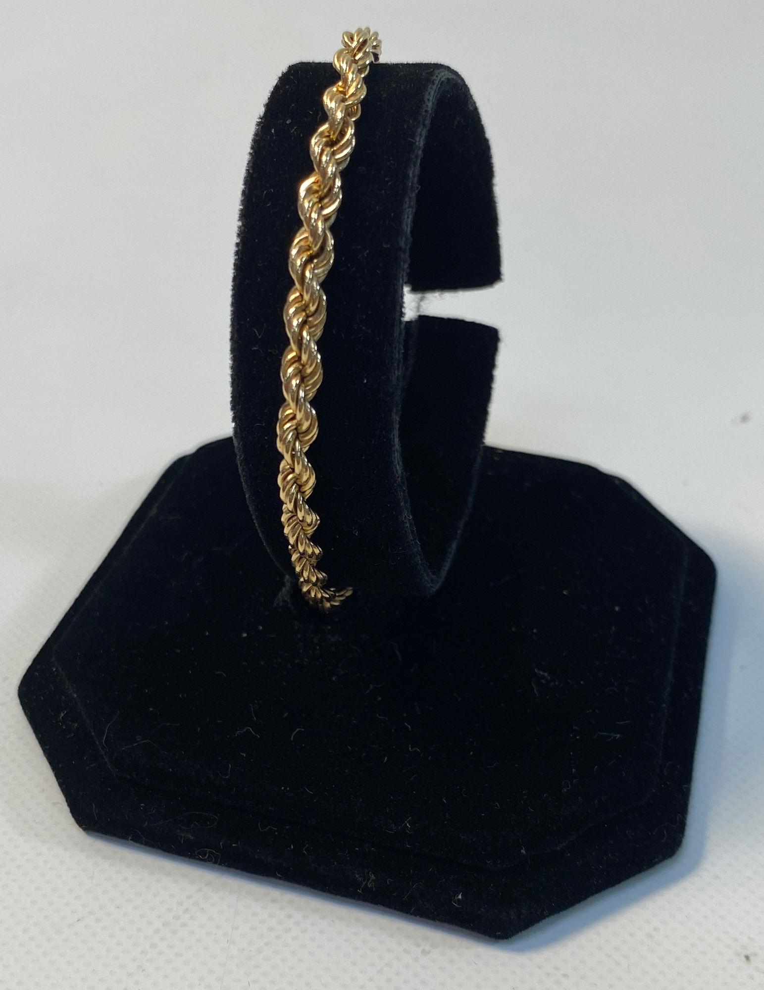 14KT YELLOW GOLD BRACELET: 14KT YELLOW GOLD BRACELET ~ 7" SPIRAL CHAIN WITH SPRING RING CLASP CLOSURE, STAMPED AND TESTED (3.5 GRAMS TW)