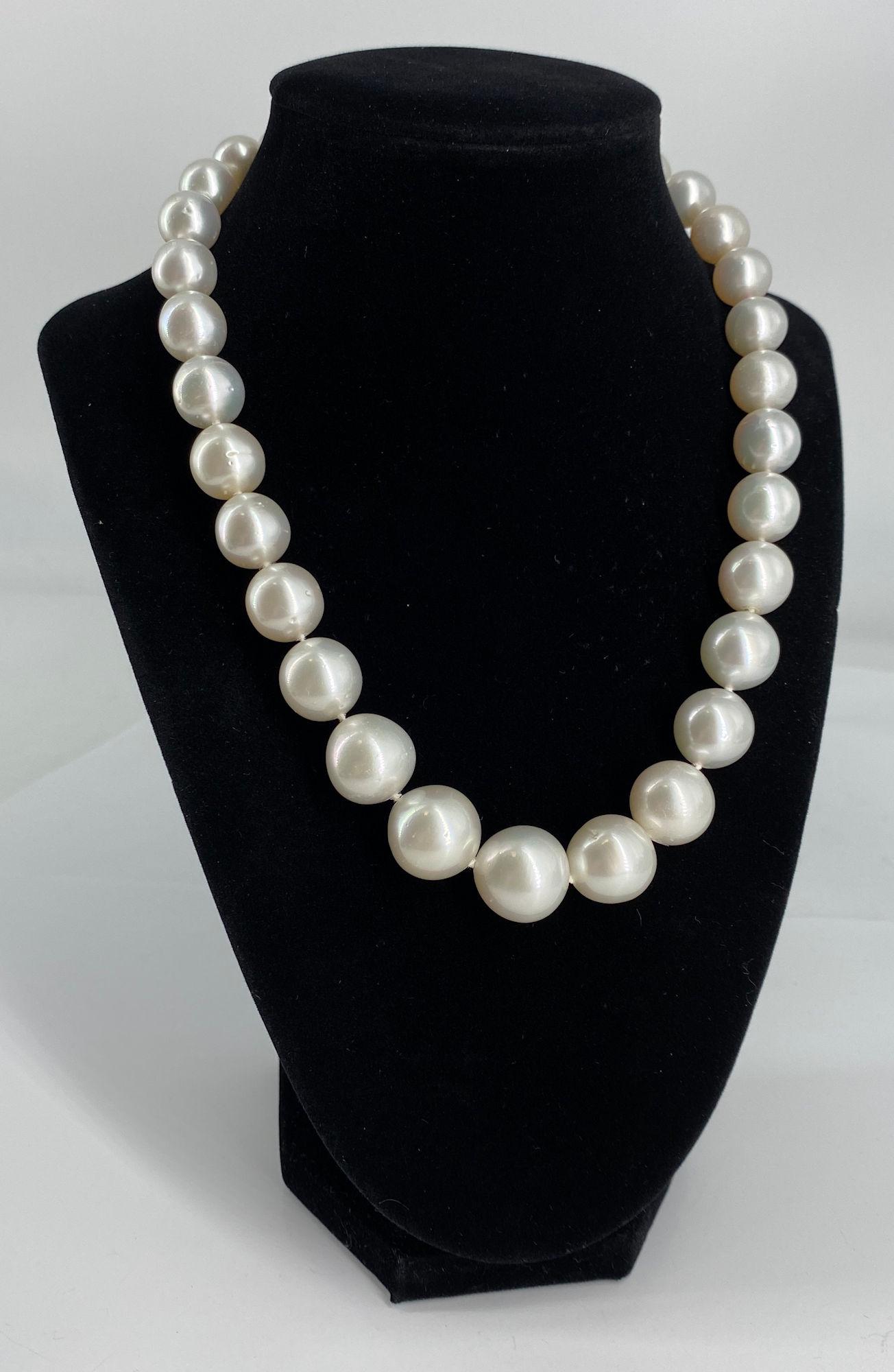 MAJORICA PEARL NECKLACE ~ APPROX 18 