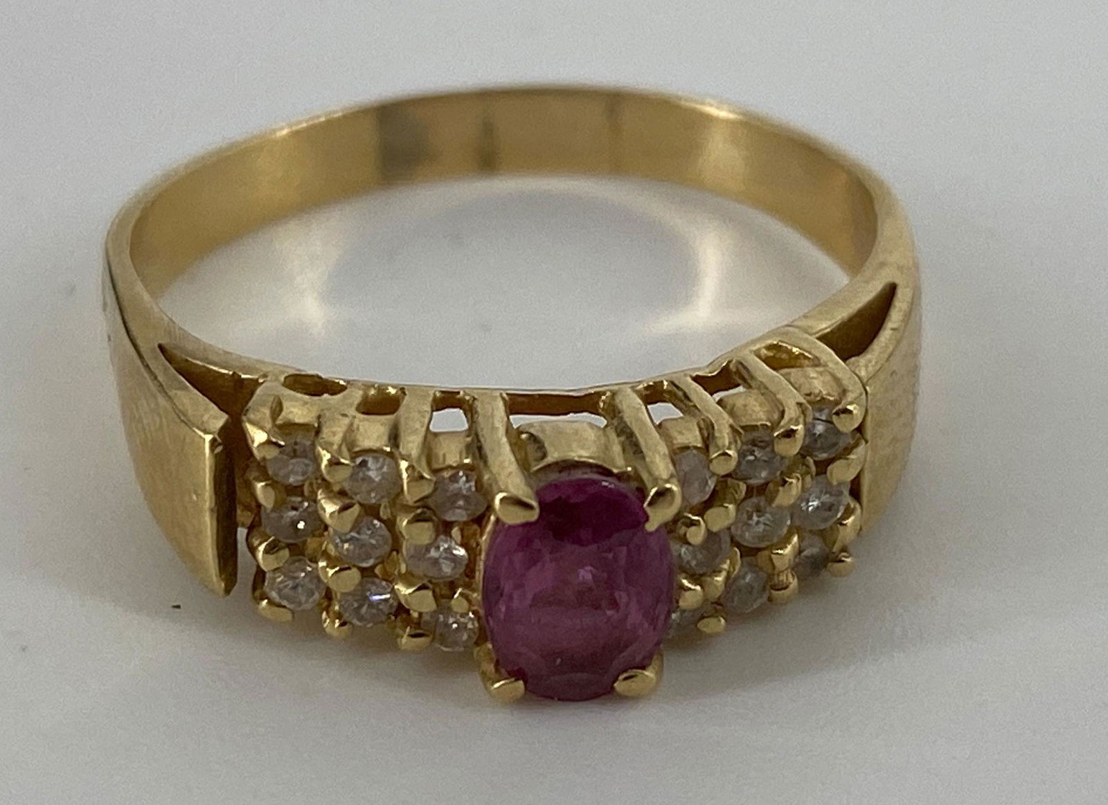 14KT YELLOW GOLD AND GEMSTONE RING (1 of 3)