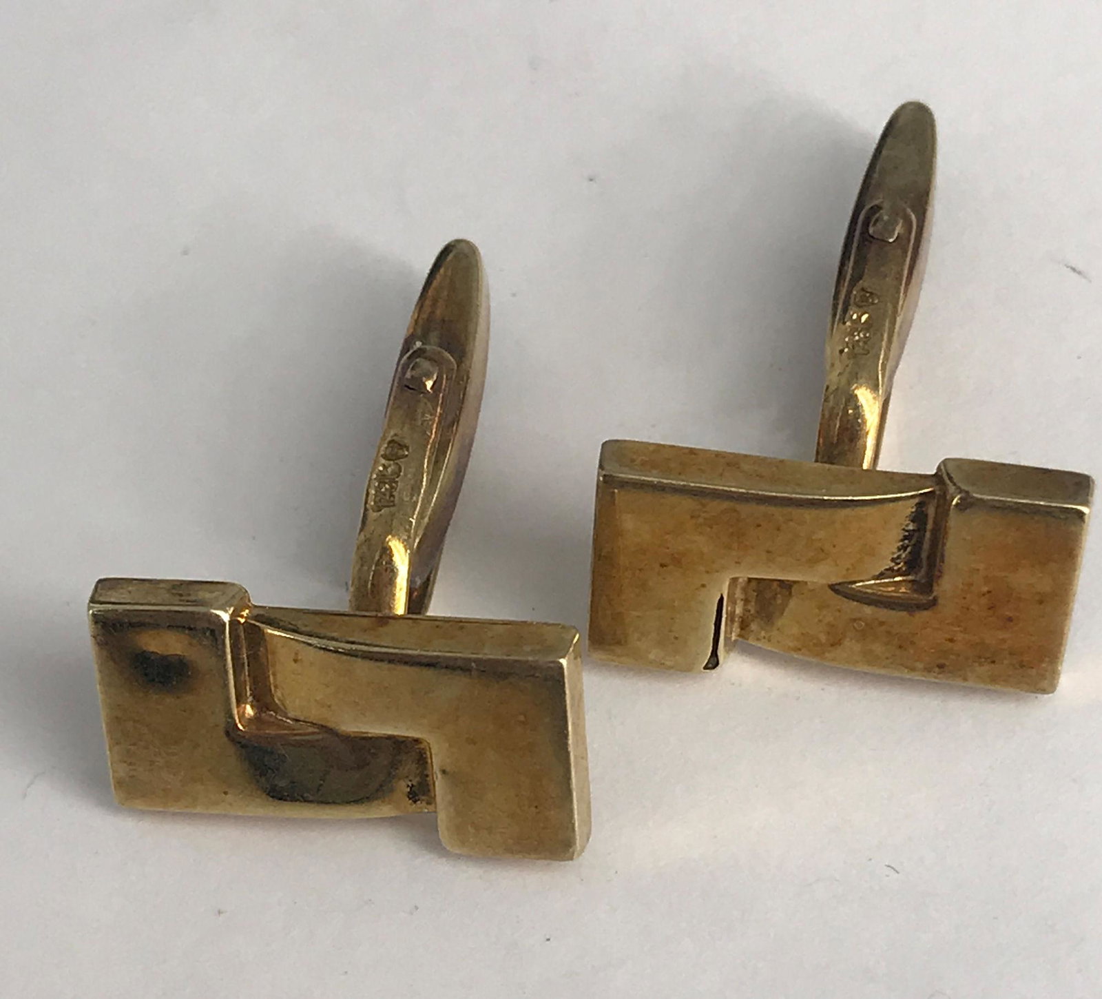 14KT YELLOW GOLD CUFFLINKS: 14KT YELLOW GOLD CUFFLINKS ~ HIGH POLISHED FINISH WITH TOGGLE BACKS AND GEOMETRIC DESIGN, STAMPED AND TESTED (6.5 GRAMS TW)