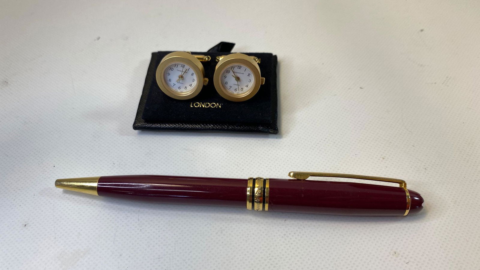 GENTLEMANS ACCESSORIES (1 of 10)