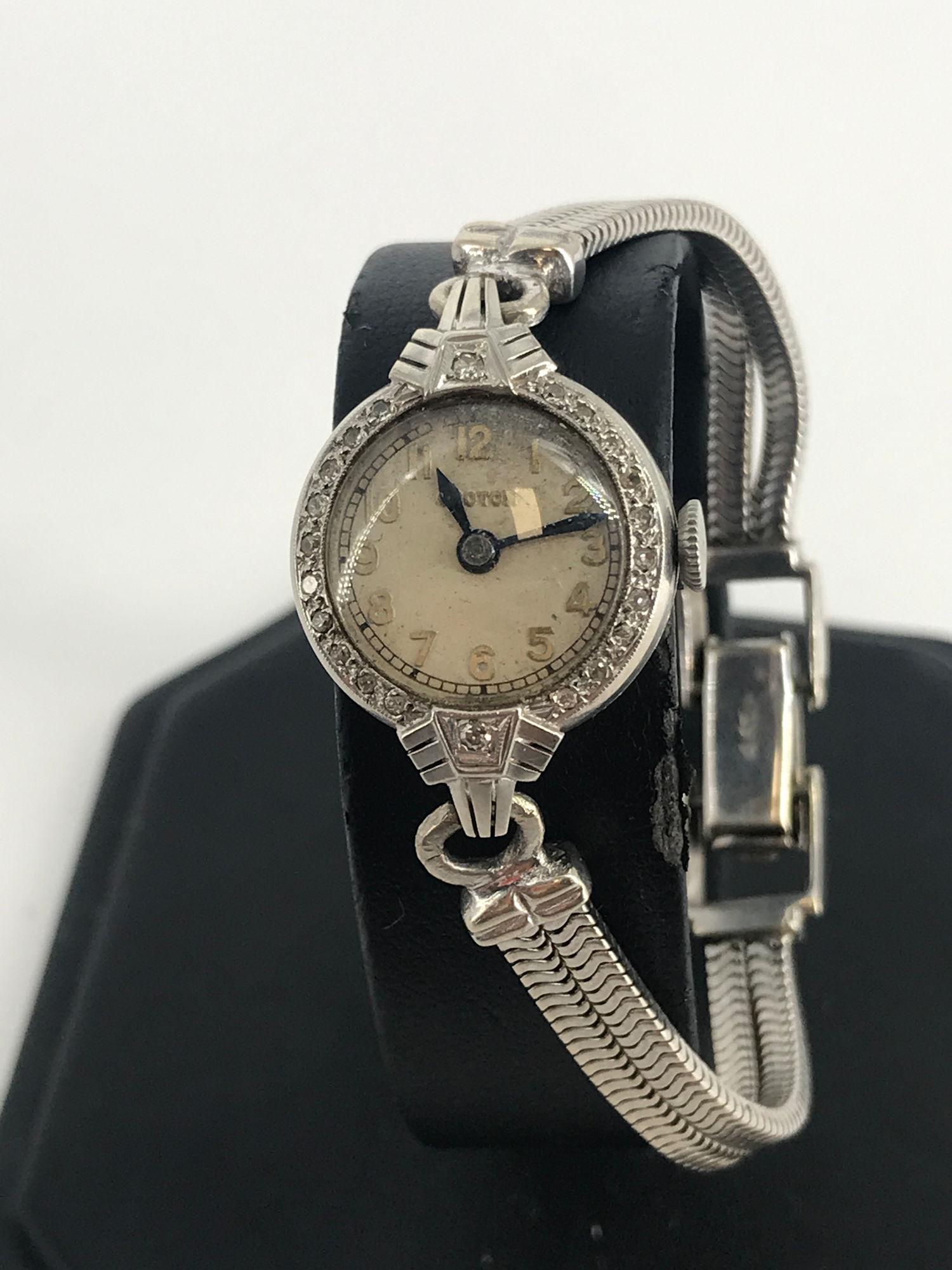 VINTAGE CROTON WRIST WATCH (1 of 2)