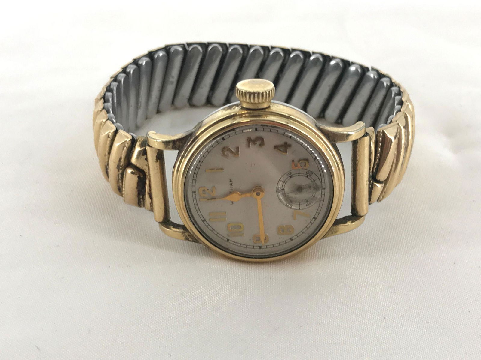VINTAGE WALTHAM WRIST WATCH (1 of 8)