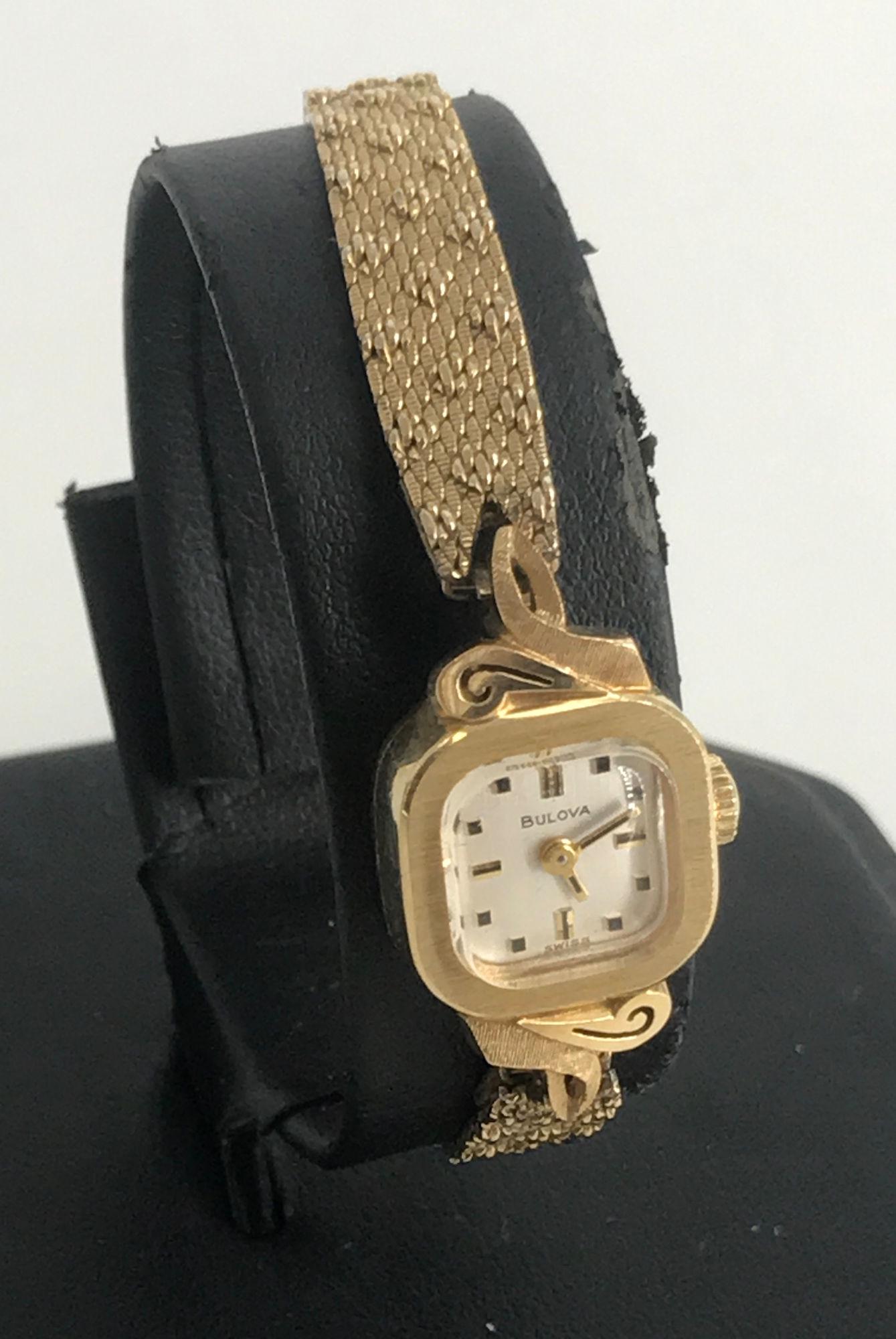 VINTAGE BULOVA WRIST WATCH (1 of 4)