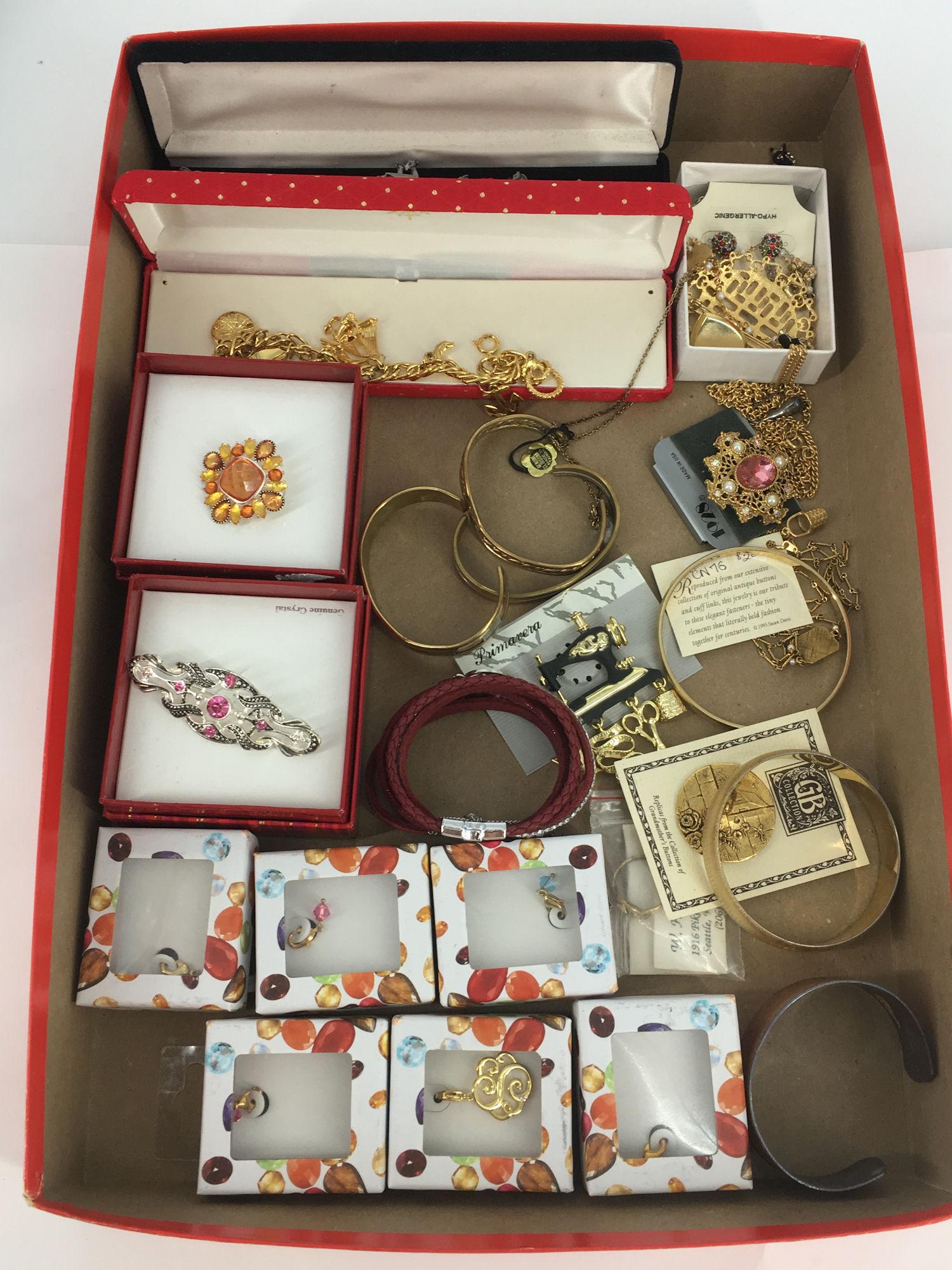 BOX LOT OF FASHION JEWELRY: BOX LOT OF FASHION JEWELRY ~ SEVERAL SMALL CLIP CHARMS IN BOXES (GOLD TONE CHARMS WITH CRYSTAL BEAD DANGLES). NOS SEWING MACHINE PIN FROM PRIMAVERA. GOLD TONE BANGLE WITH BRUSHED METAL FINISH. RED MUL
