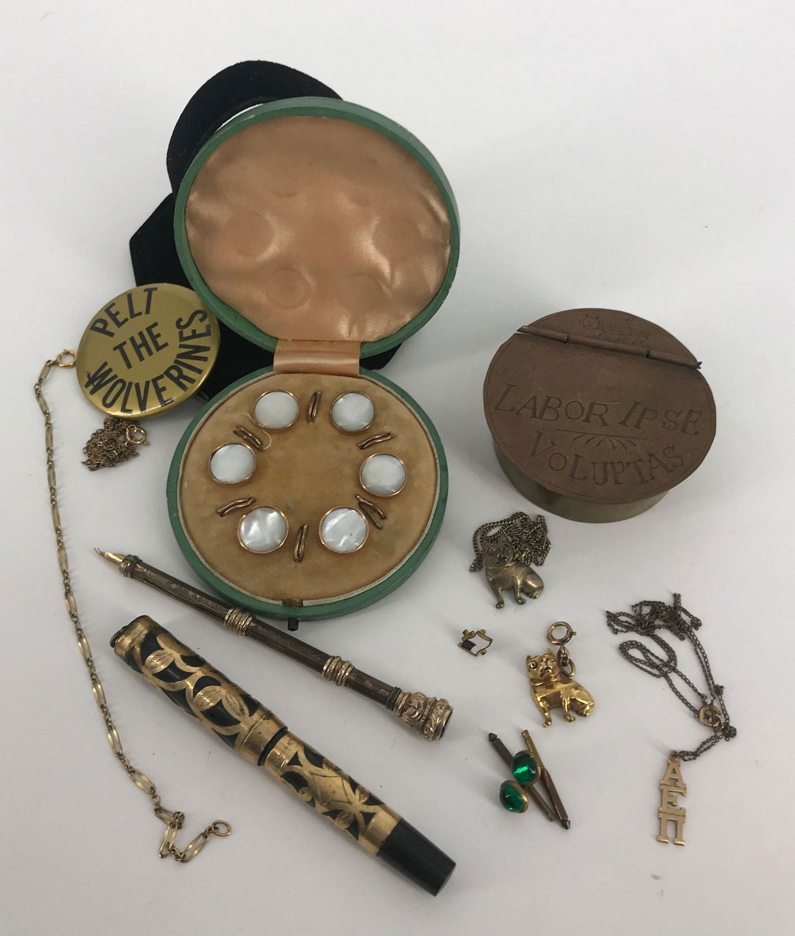 VINTAGE ACCESSORIES (1 of 6)