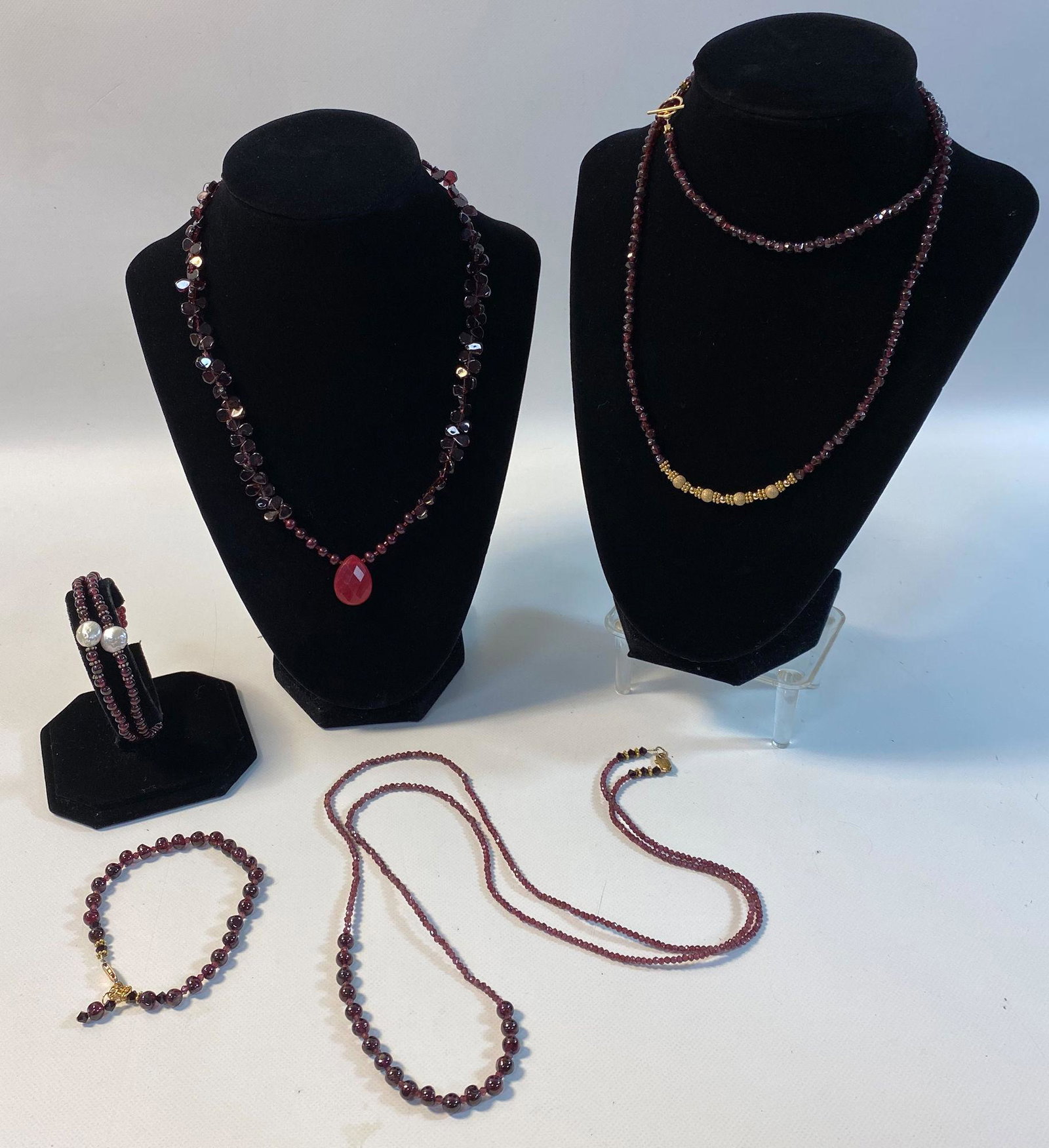 LOT OF ASSORTED SEMI-PRECIOUS STONE FASHION JEWELRY (1 of 5)