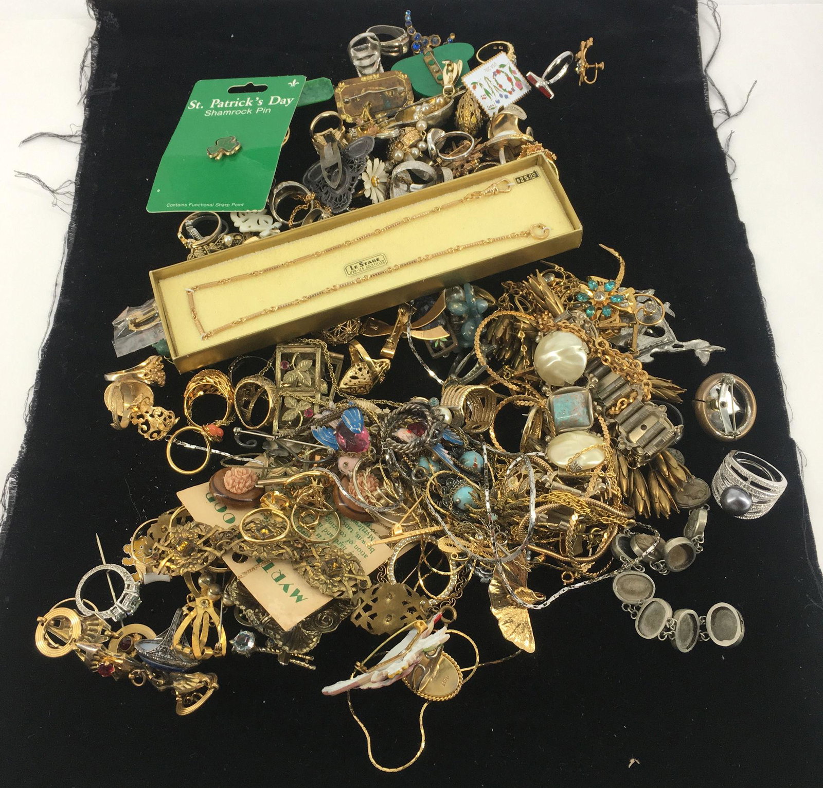 ASSORTED VINTAGE TO MODERN FASHION ACCESSORIES (1 of 9)