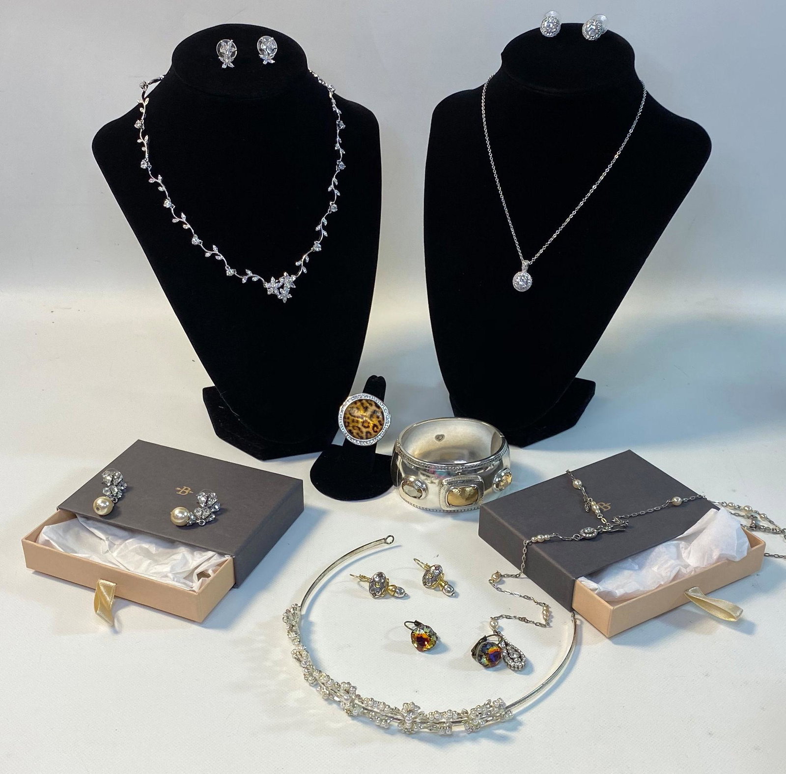 FASHION JEWELRY AND ACCESSORIES (1 of 10)