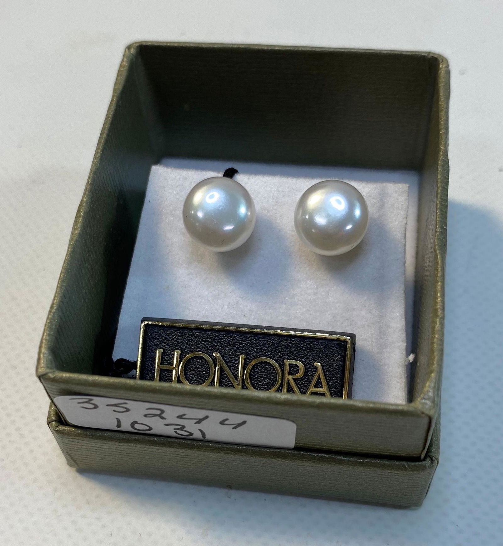 HONORA PEARL EARRINGS (1 of 3)