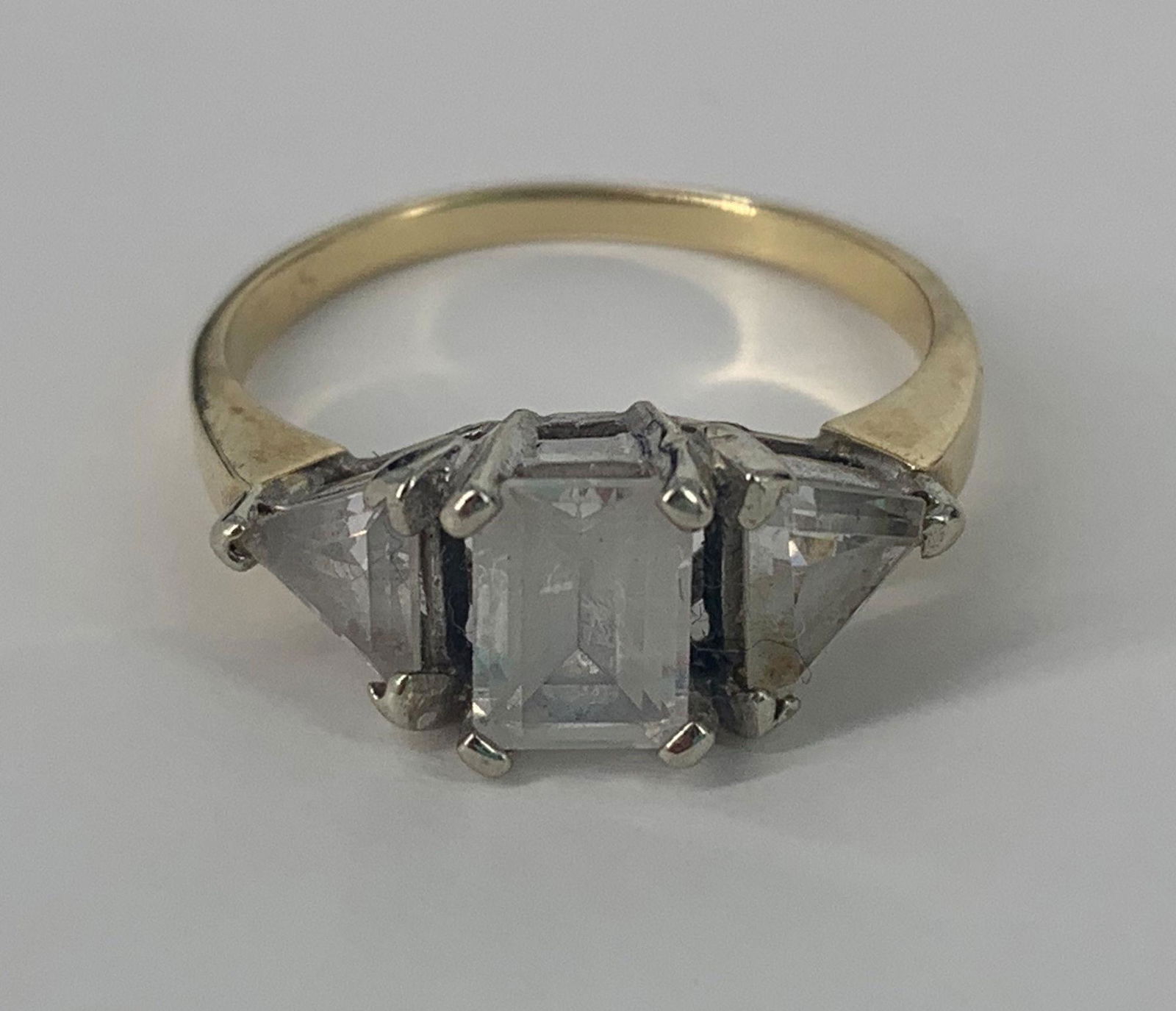 14KT GOLD AND GEMSTONE RING (1 of 4)