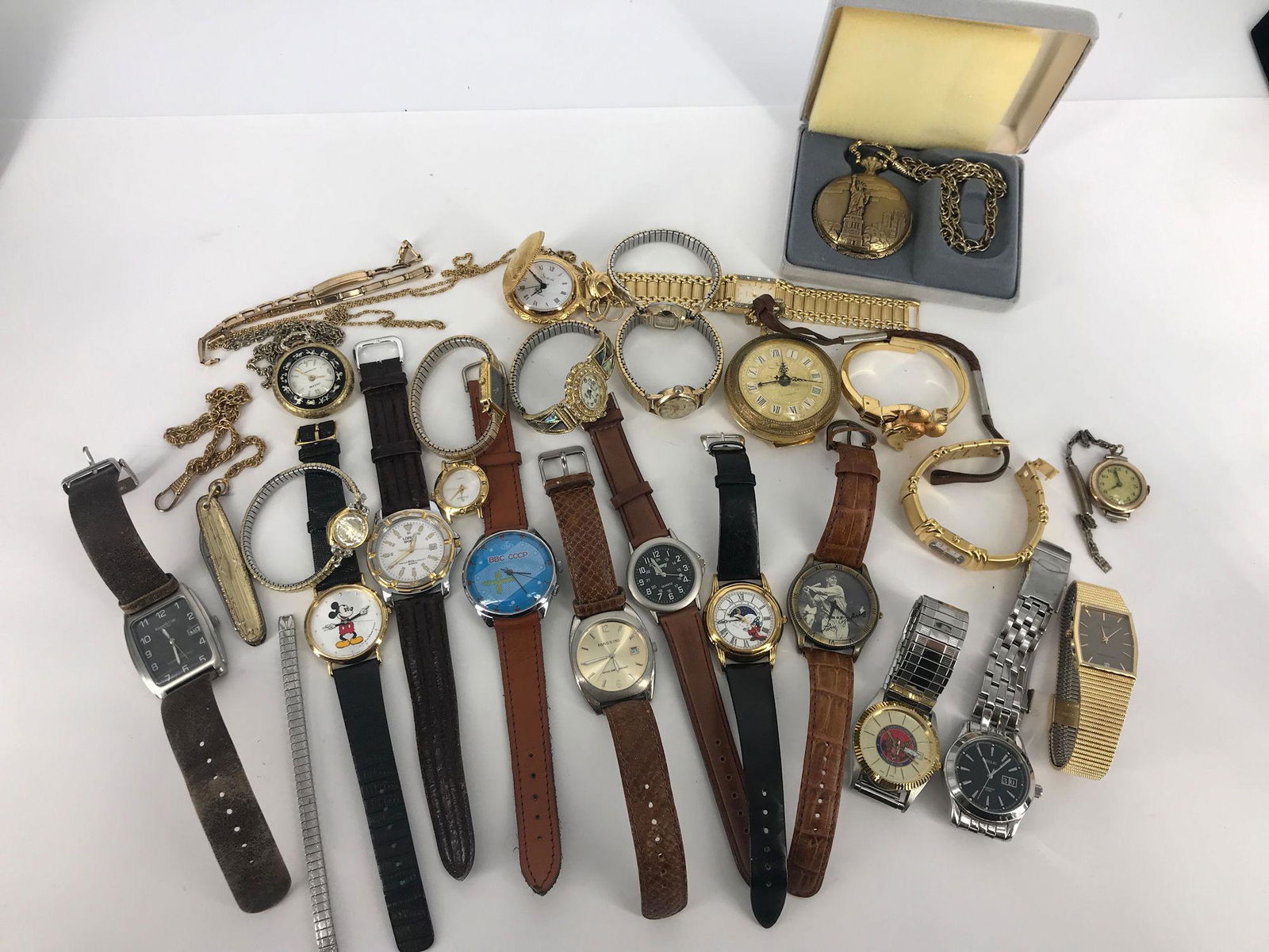 BOX LOT VINTAGE TO MODERN WRIST WATCHES (1 of 6)