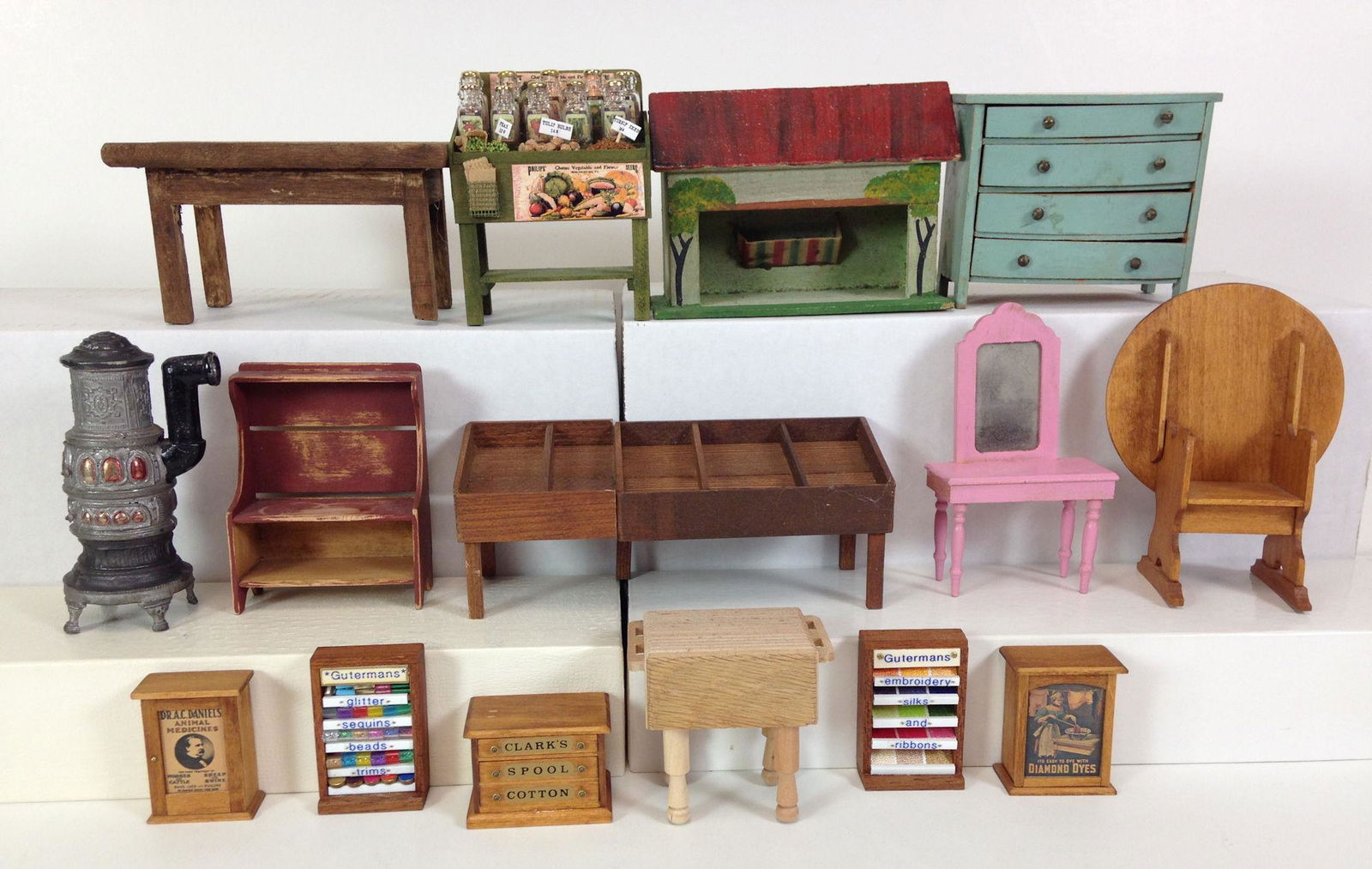 LOT MISCELLANEOUS DOLLHOUSE FURNITURE AND FARMER'S (1 of 3)