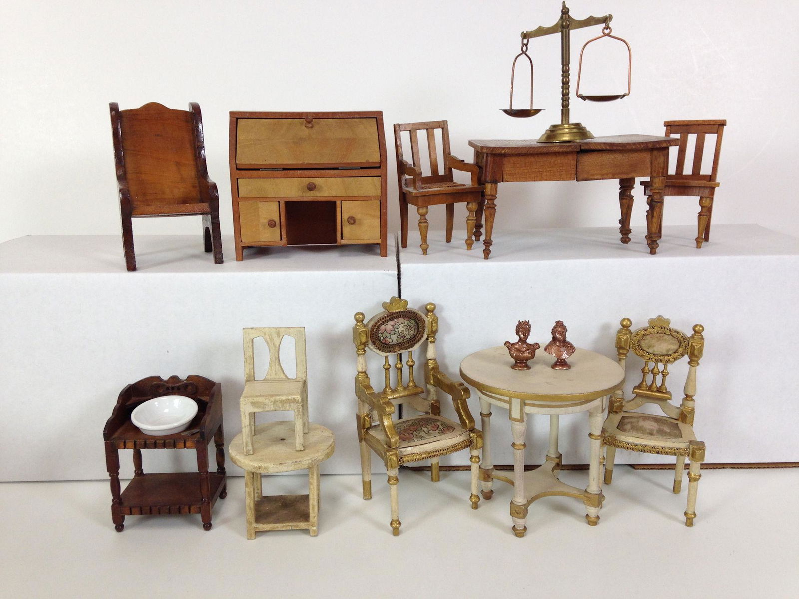 LOT MISCELLANEOUS DOLLHOUSE FURNITURE AND ACCESSORIES, (1 of 3)