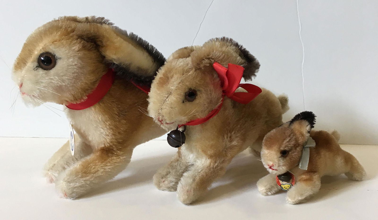 STEIFF "HOPPY" RABBIT IN THREE SIZES: 9 1/2", 7" AND 4 (1 of 2)