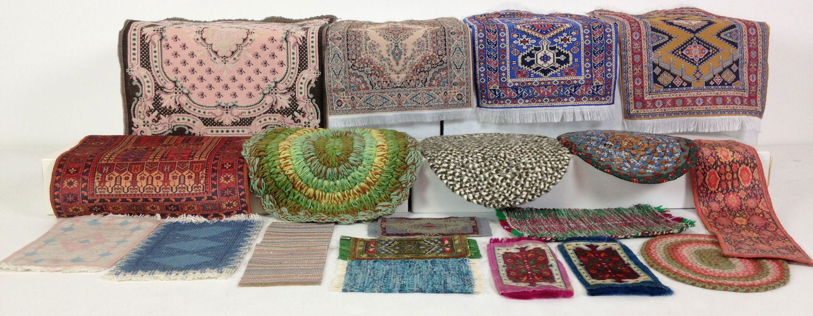 LOT MISCELLANEOUS DOLLHOUSE RUGS. (1 of 2)