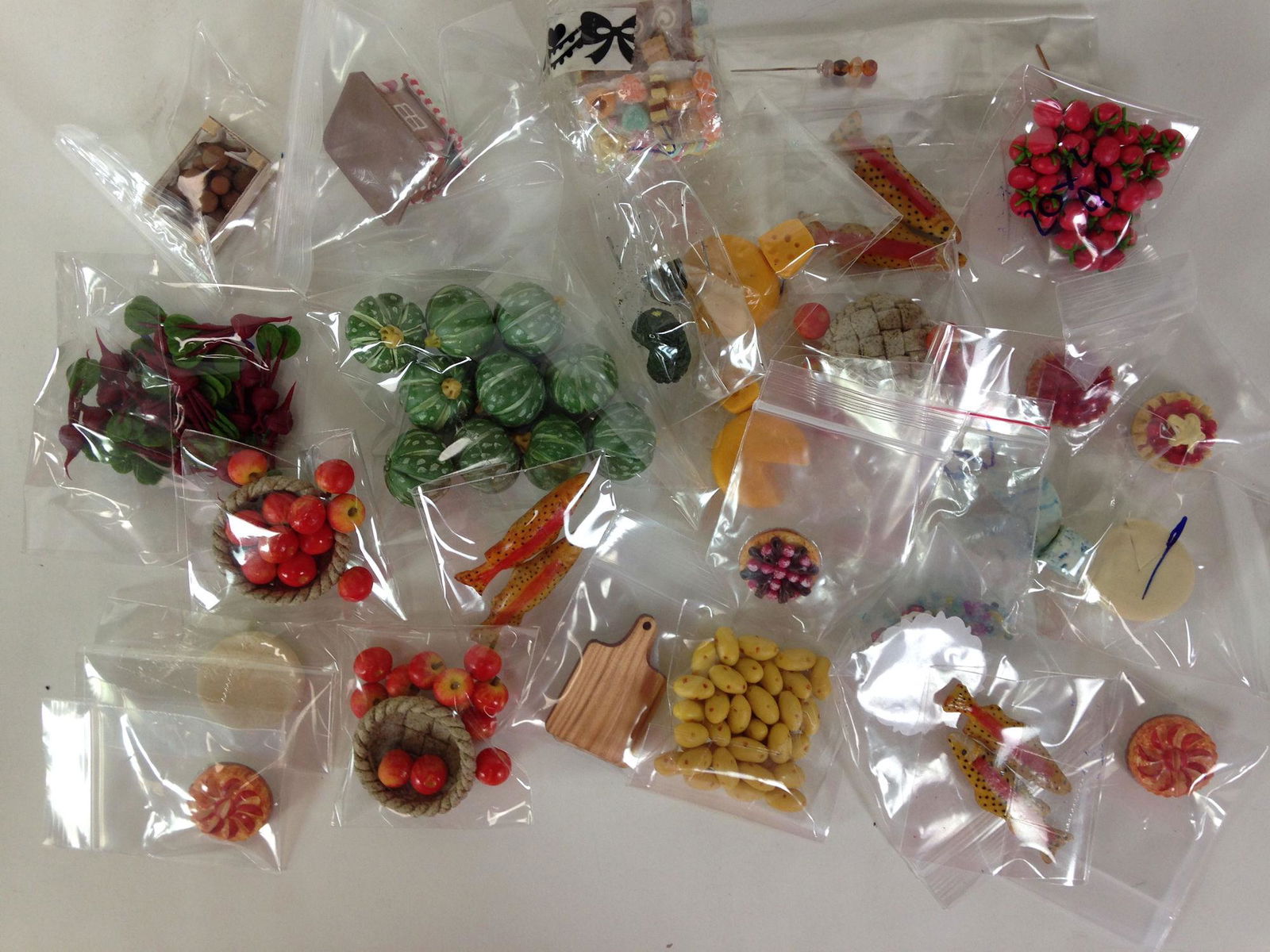 LOT MISCELLANEOUS DOLLHOUSE FOOD ITEMS. INCLUDES (1 of 1)