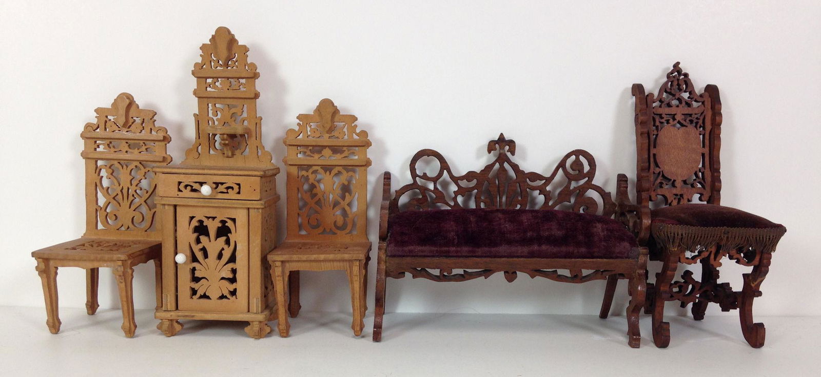 (5) PIECES VINTAGE LARGE SCALE DOLLHOUSE FRETWORK. (1 of 2)