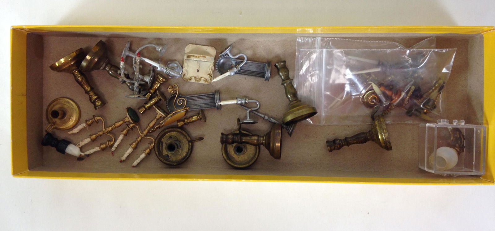 LOT MISCELLANEOUS DOLLHOUSE MINIATURE CANDLESTICKS AND (1 of 3)