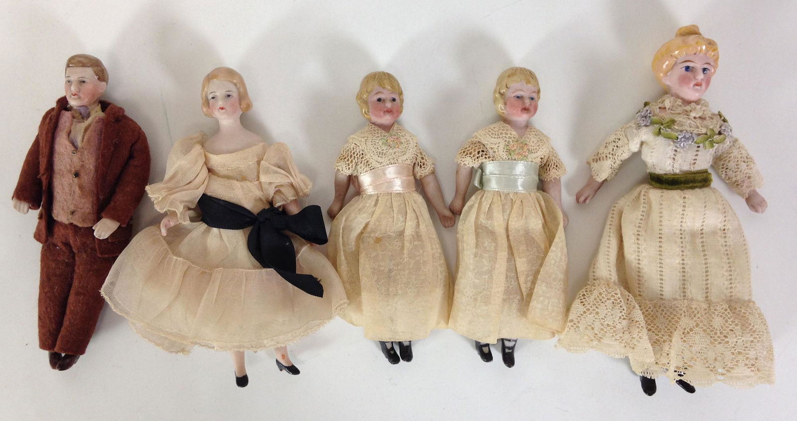 LOT (5) GERMAN DOLLHOUSE DOLLS. INCLUDES MOTHER, (1 of 1)