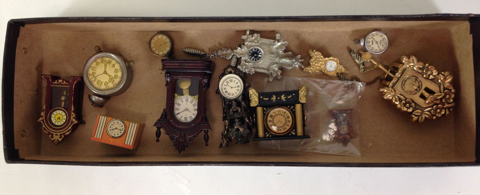 LOT MISCELLANEOUS DOLLHOUSE CLOCKS. TALLEST CLOCK (1 of 4)
