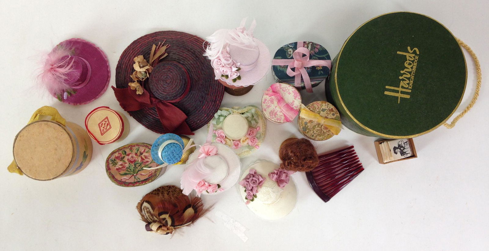 LOT MISCELLANEOUS DOLLHOUSE MILLINER'S ITEMS INCLUDING (1 of 2)
