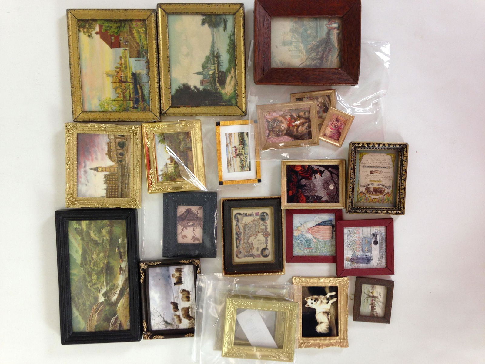 LOT MISCELLANEOUS DOLLHOUSE SIZE PICTURES INCLUDING A (1 of 3)