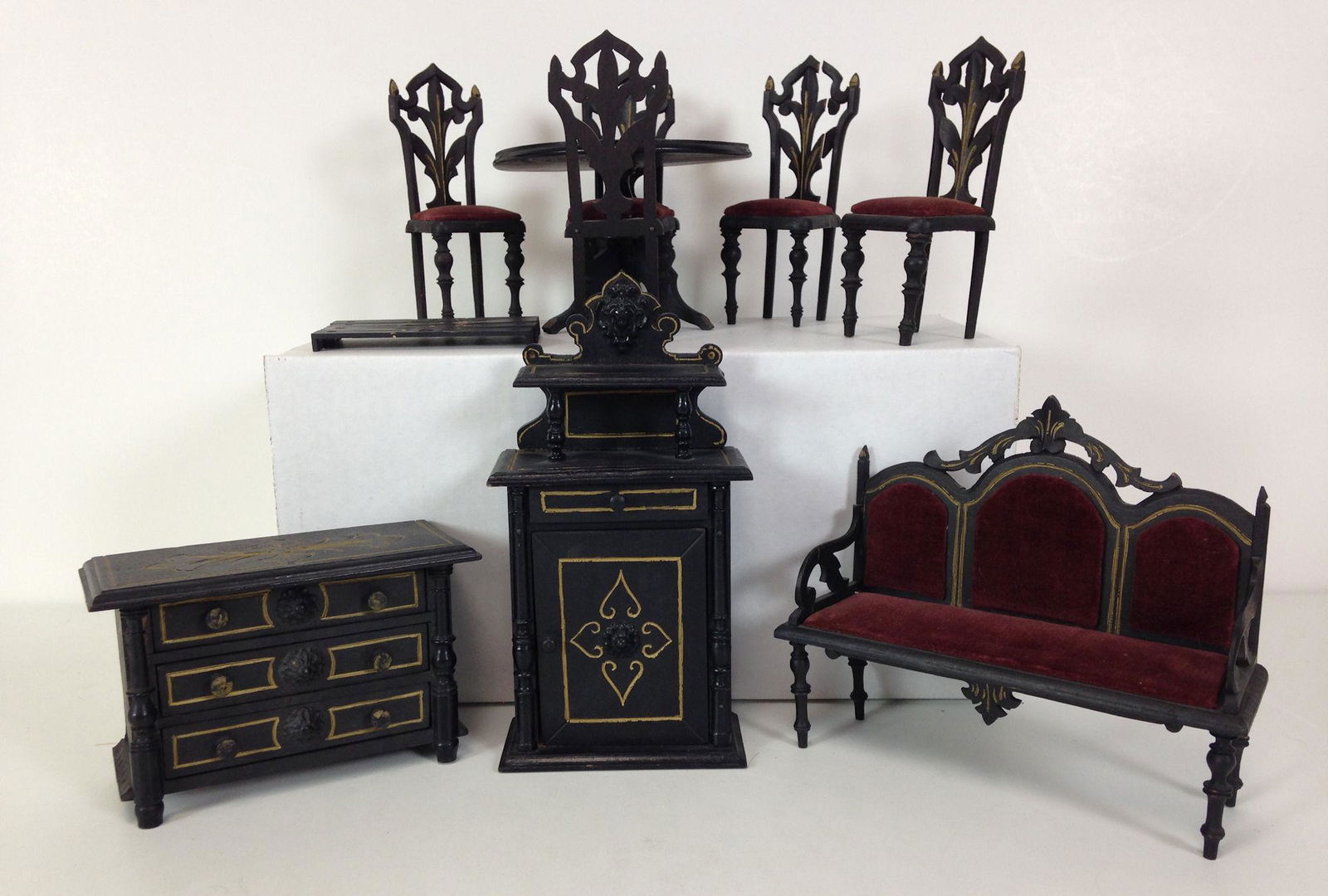 ANTIQUE EASTLAKE STYLE WOODEN DOLL HOUSE FURNITURE; (1 of 4)